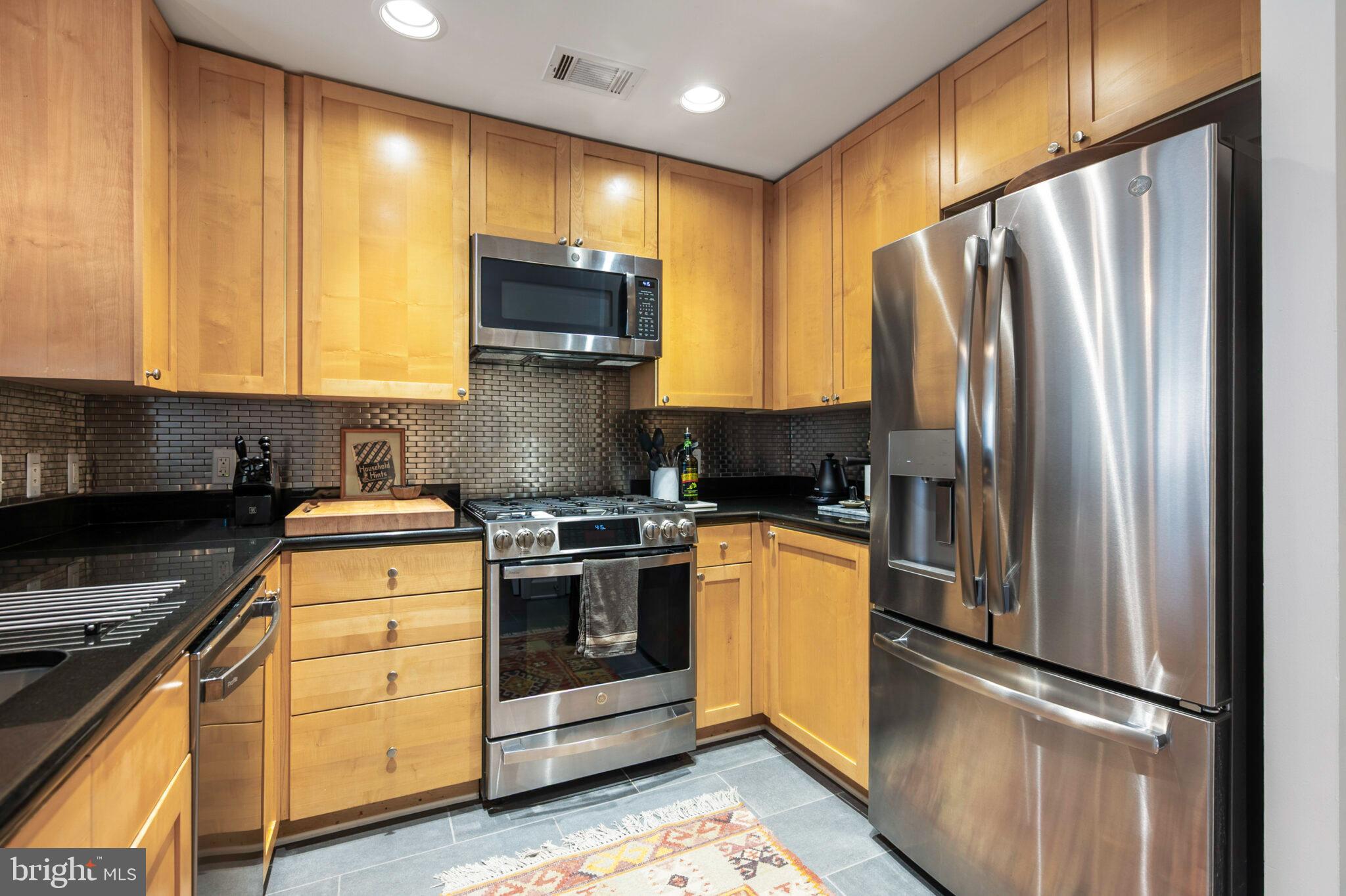 ECLIPSE ON CENTER PARK - Residential