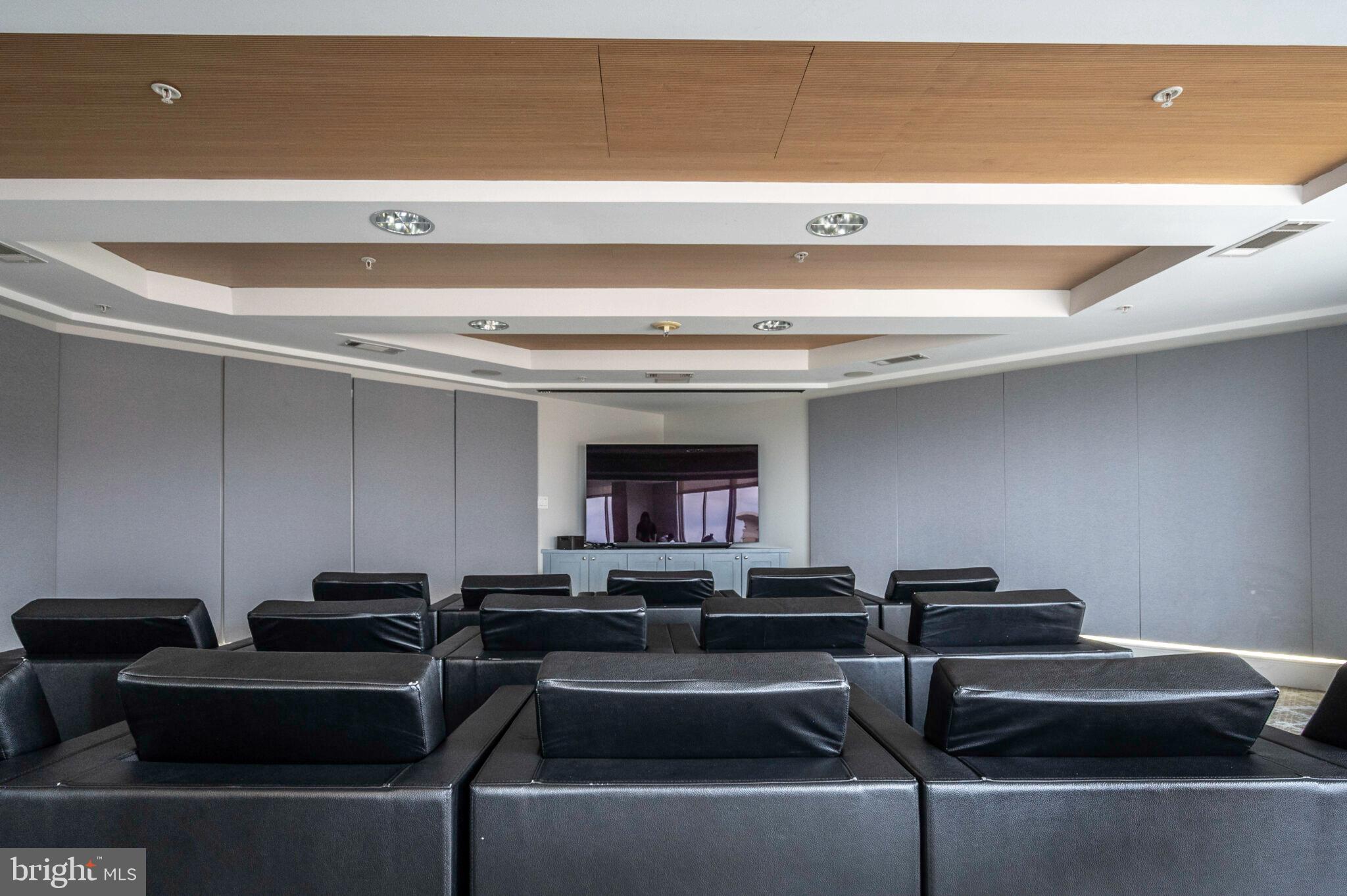 ECLIPSE ON CENTER PARK - Residential