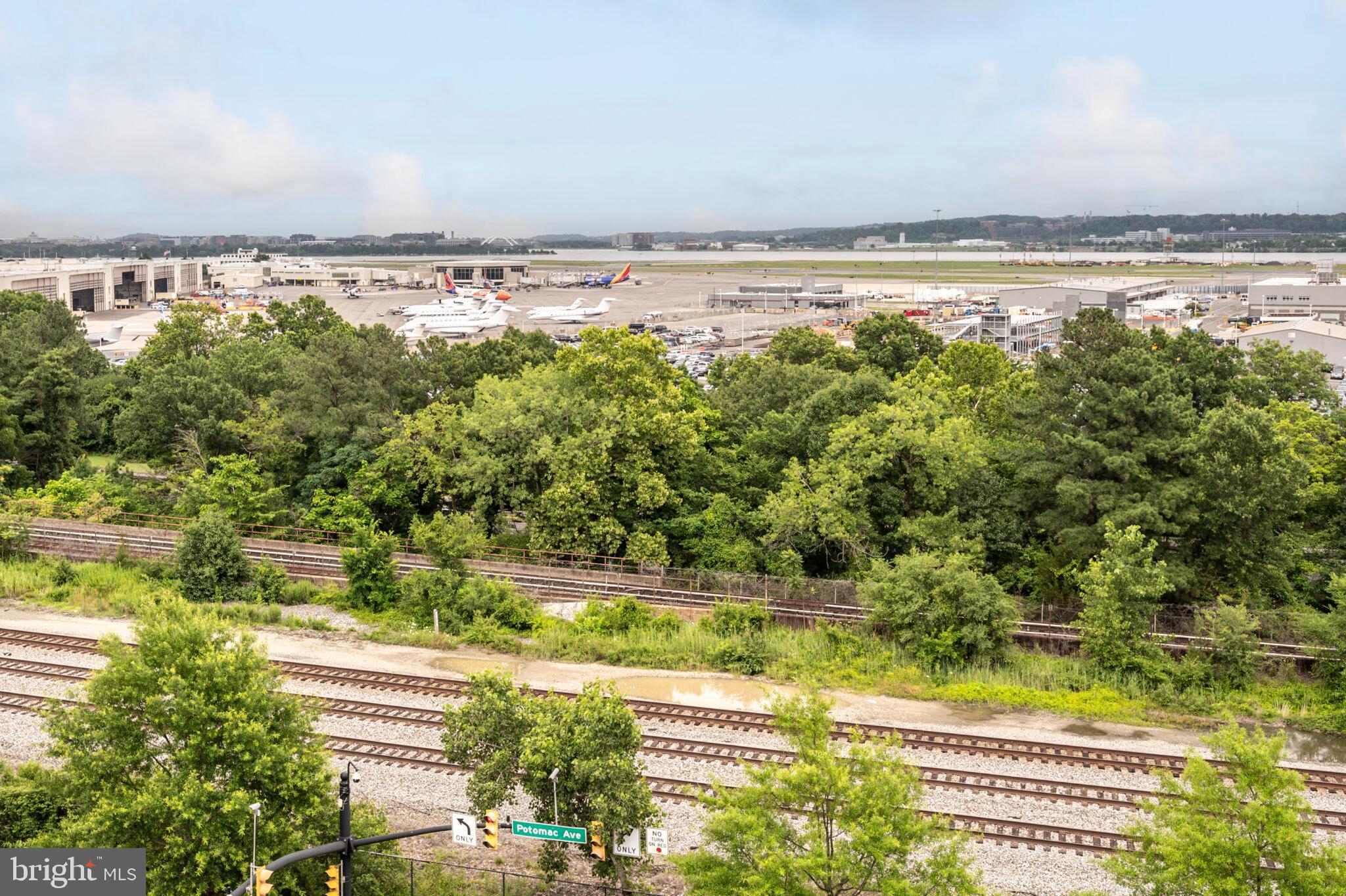 ECLIPSE ON CENTER PARK - Residential