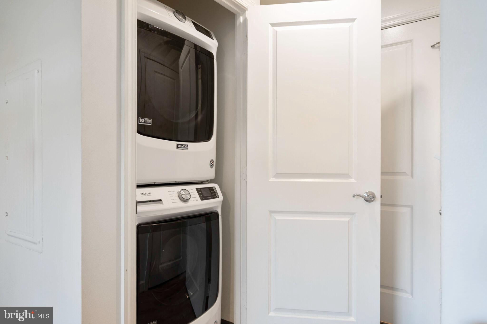 ECLIPSE ON CENTER PARK - Residential