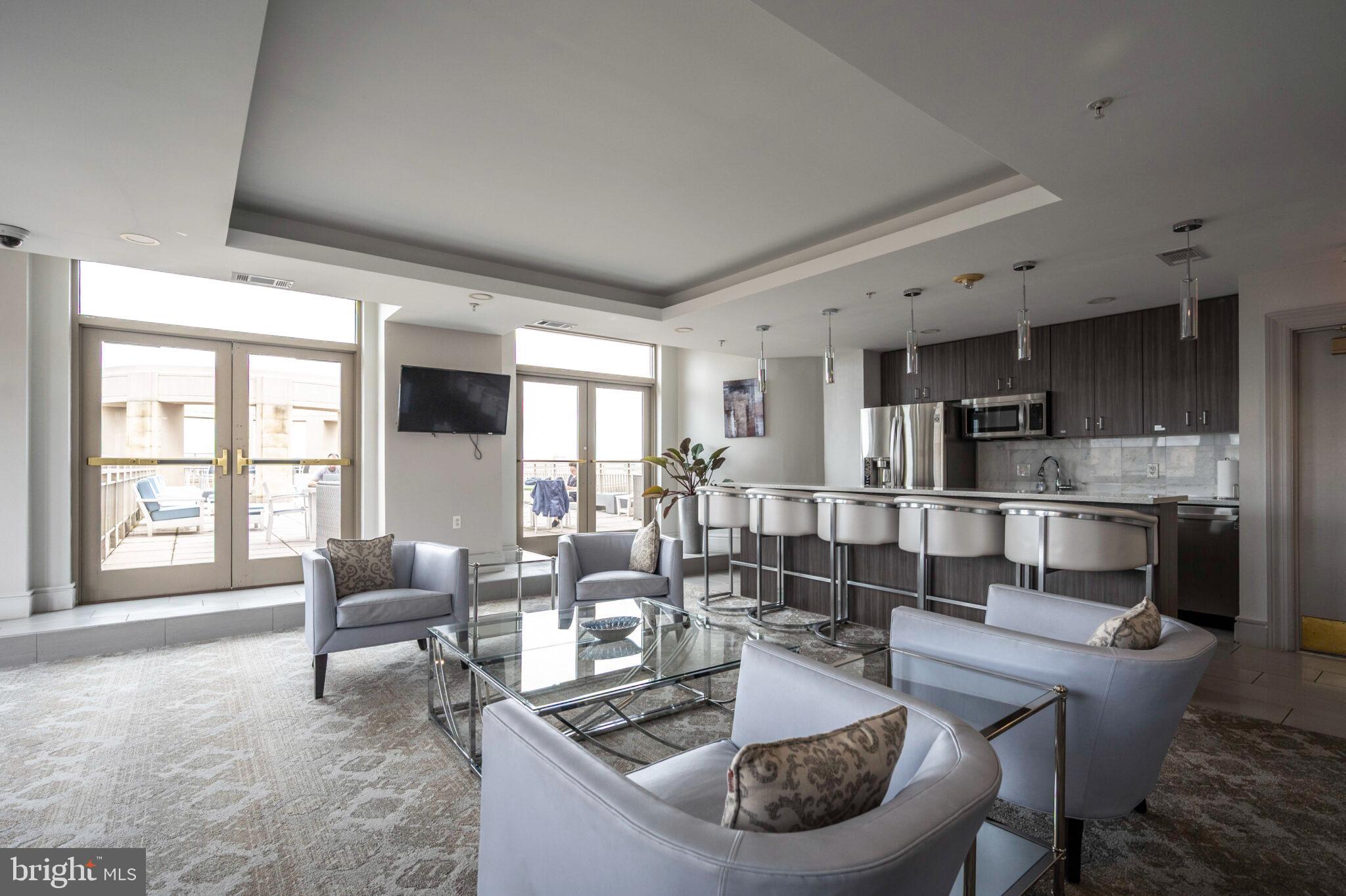 ECLIPSE ON CENTER PARK - Residential