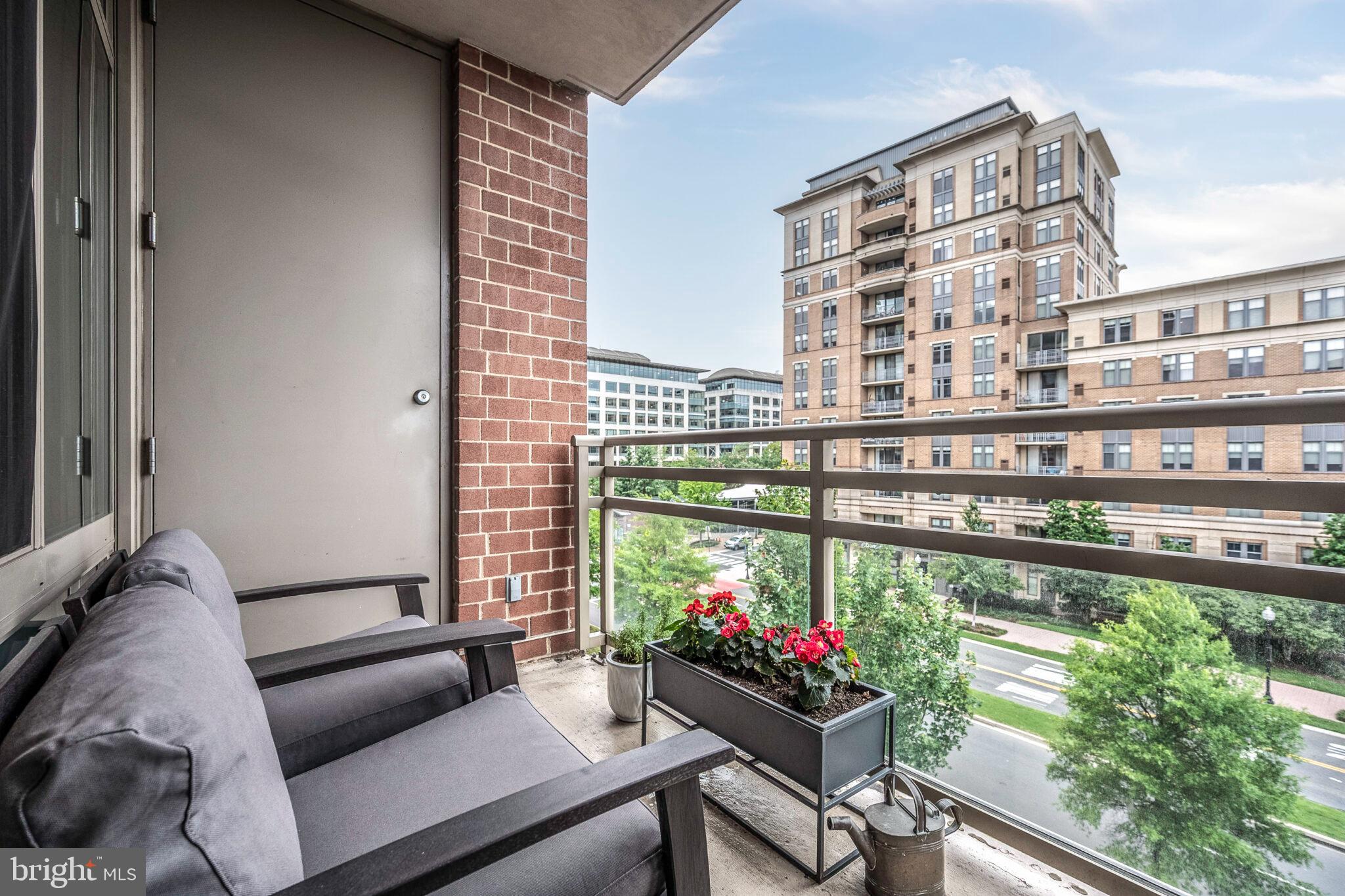 ECLIPSE ON CENTER PARK - Residential