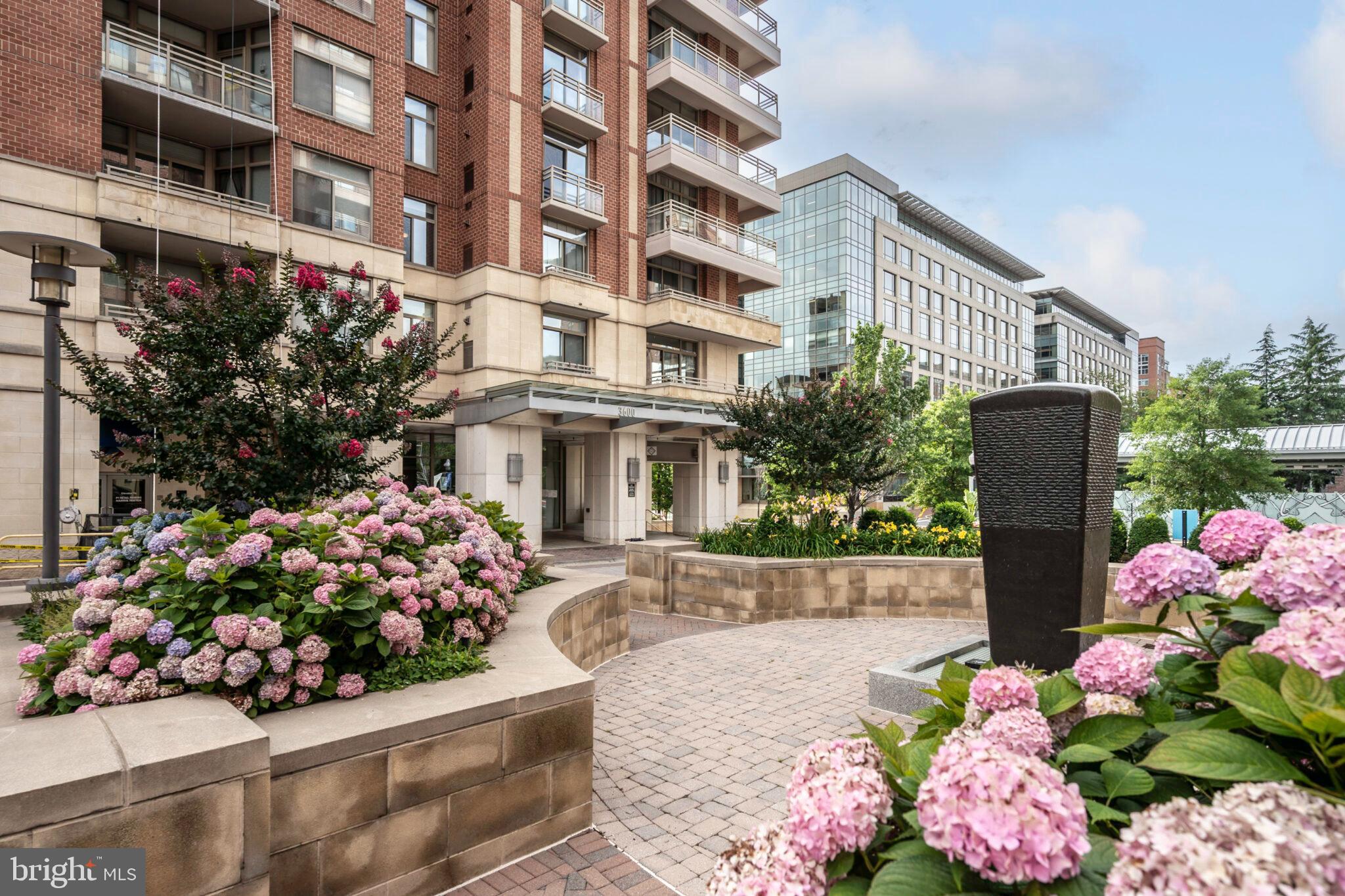 ECLIPSE ON CENTER PARK - Residential
