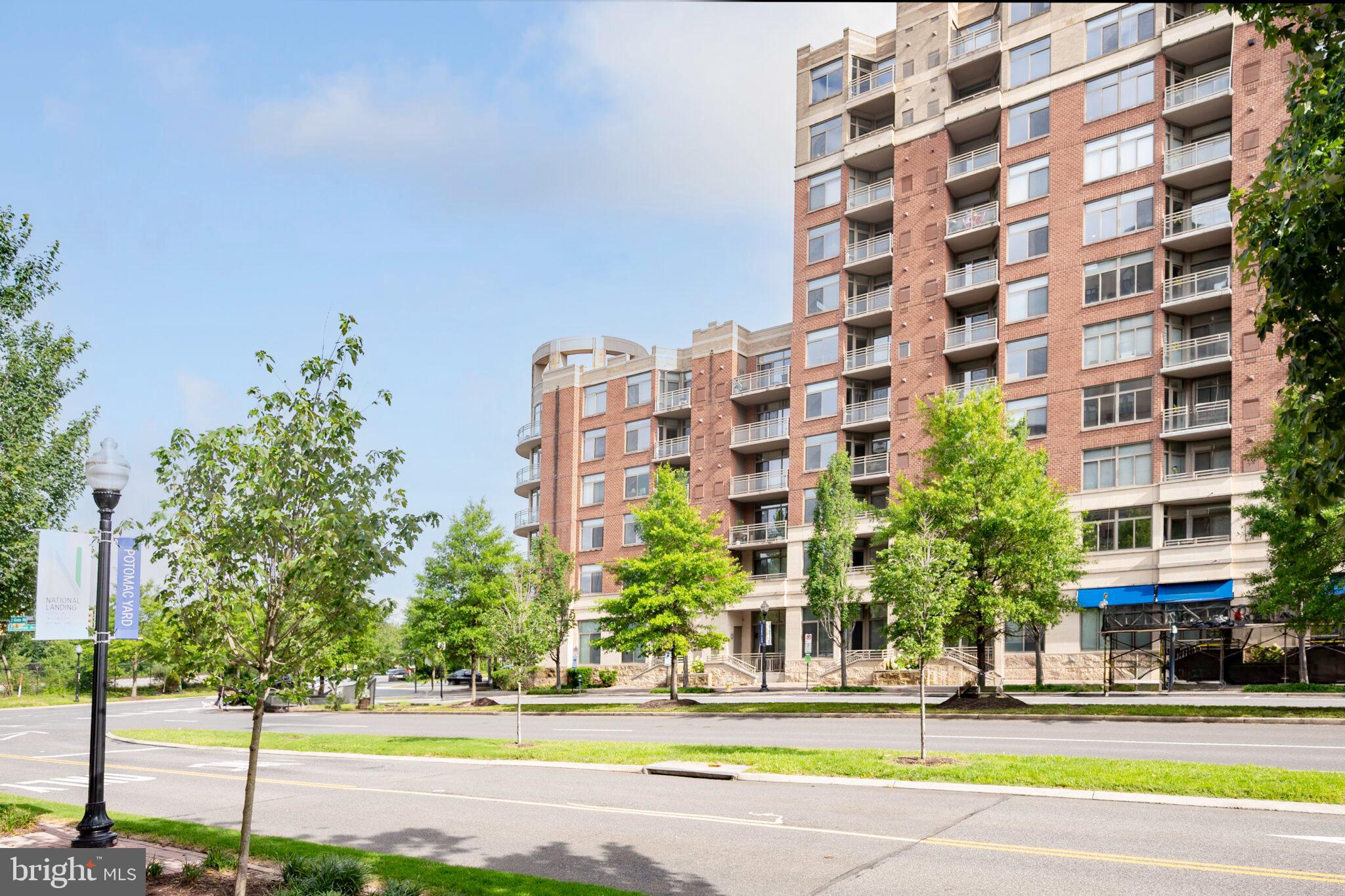 ECLIPSE ON CENTER PARK - Residential