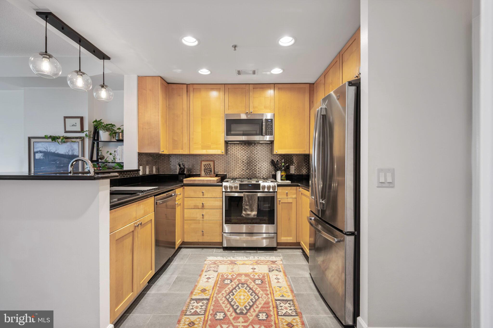 ECLIPSE ON CENTER PARK - Residential