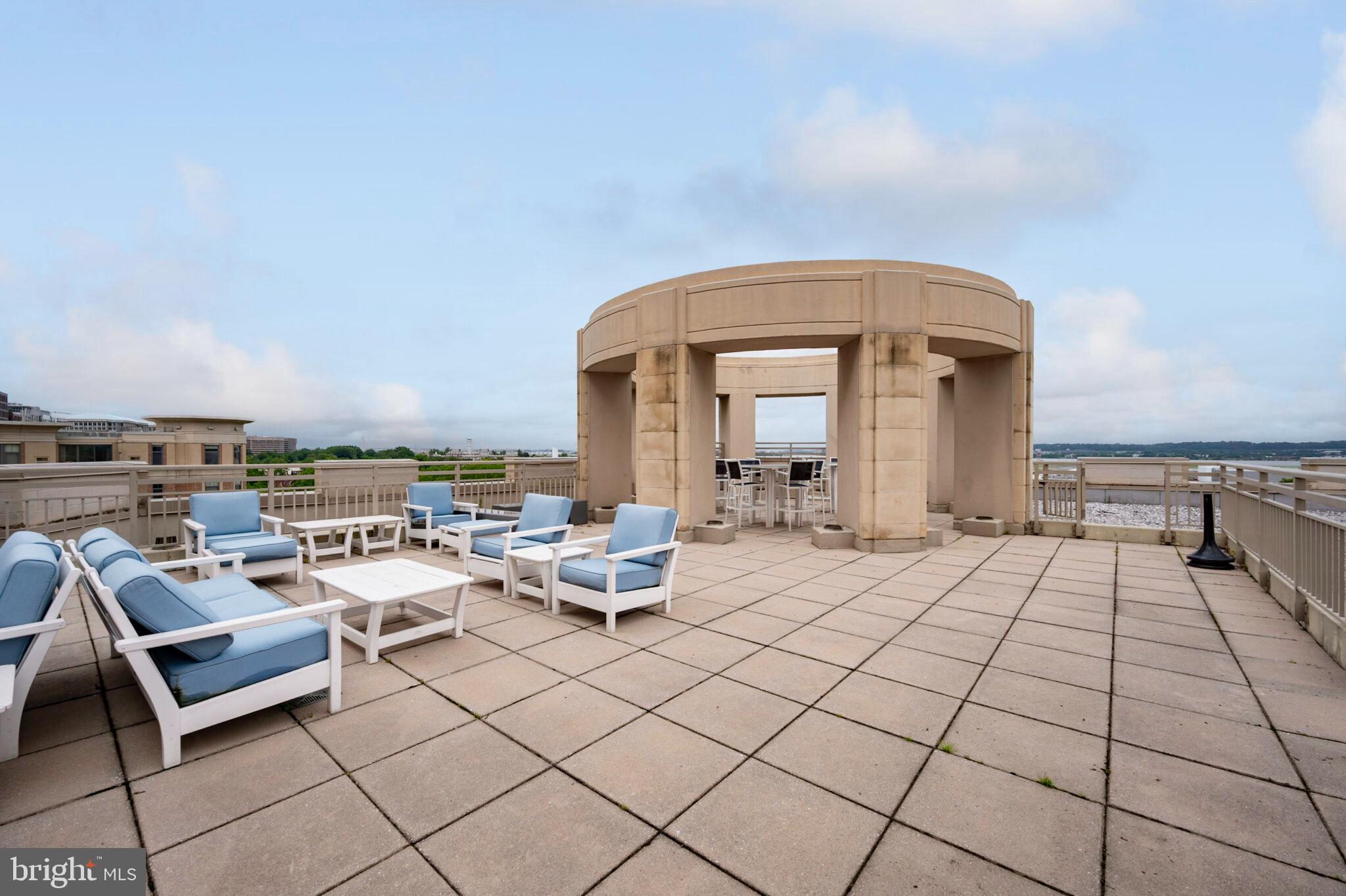 ECLIPSE ON CENTER PARK - Residential