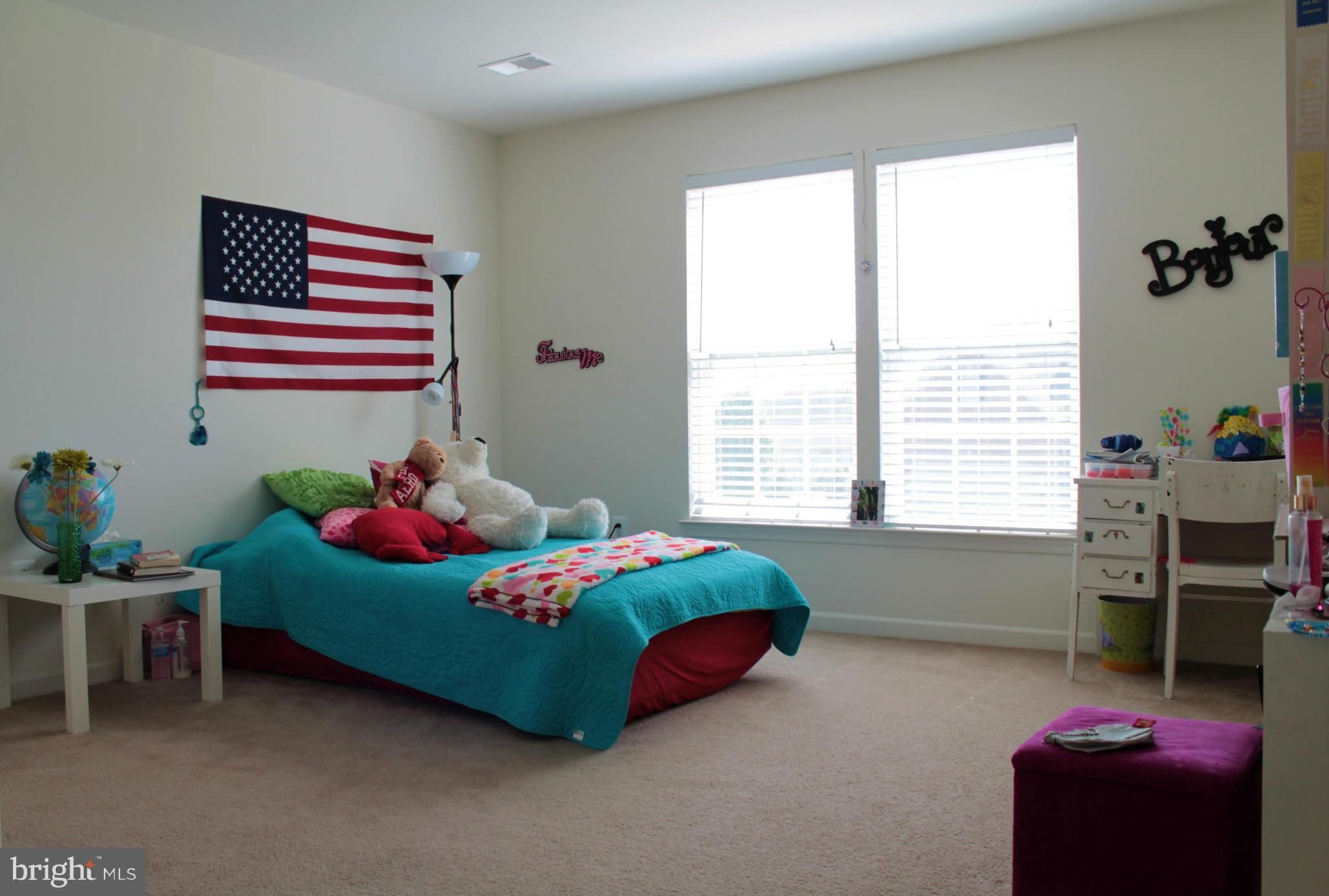 PARADISE MANOR - Residential Lease