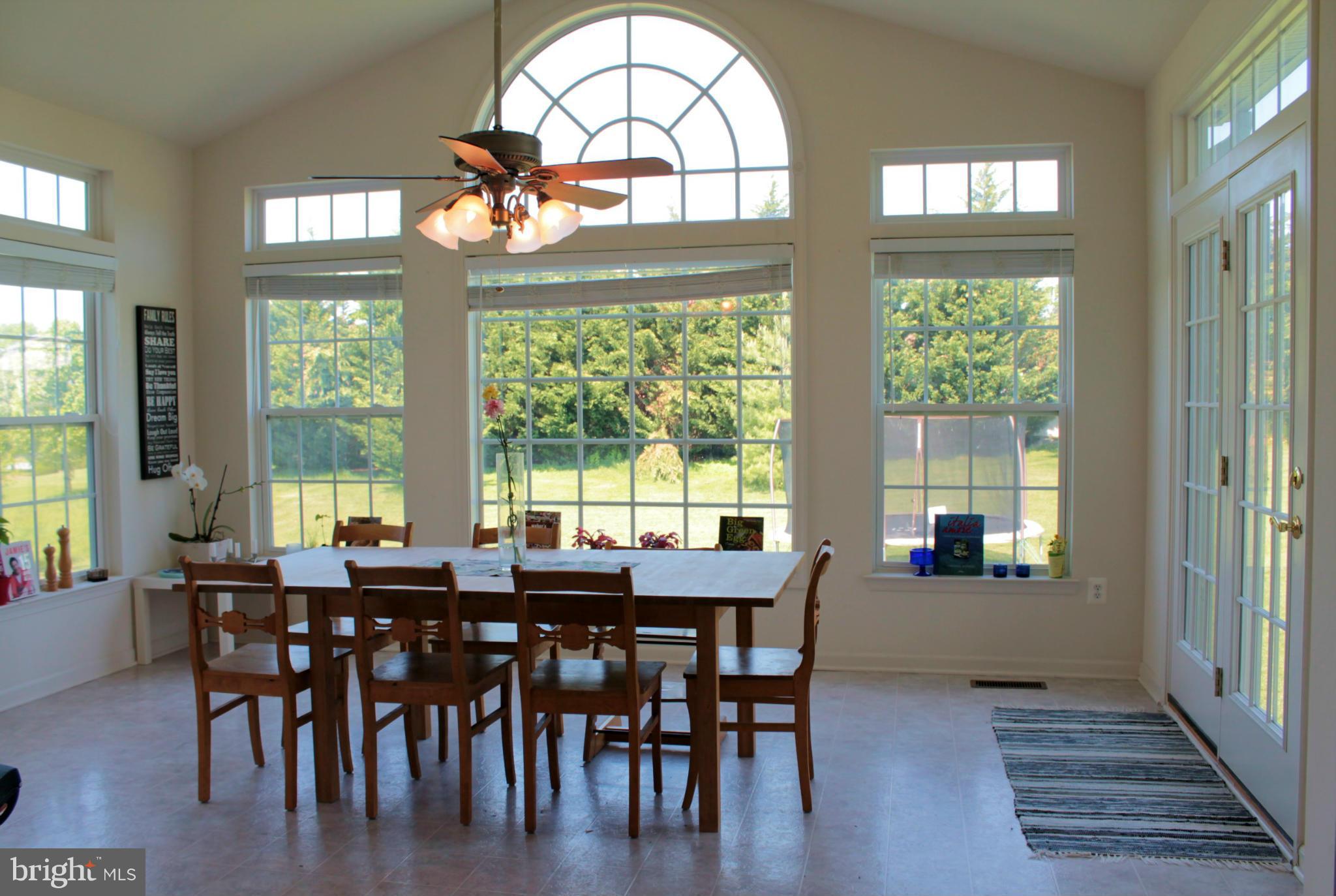 PARADISE MANOR - Residential Lease