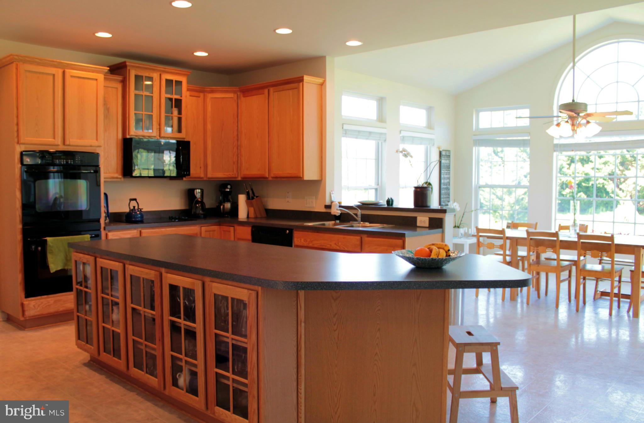 PARADISE MANOR - Residential Lease