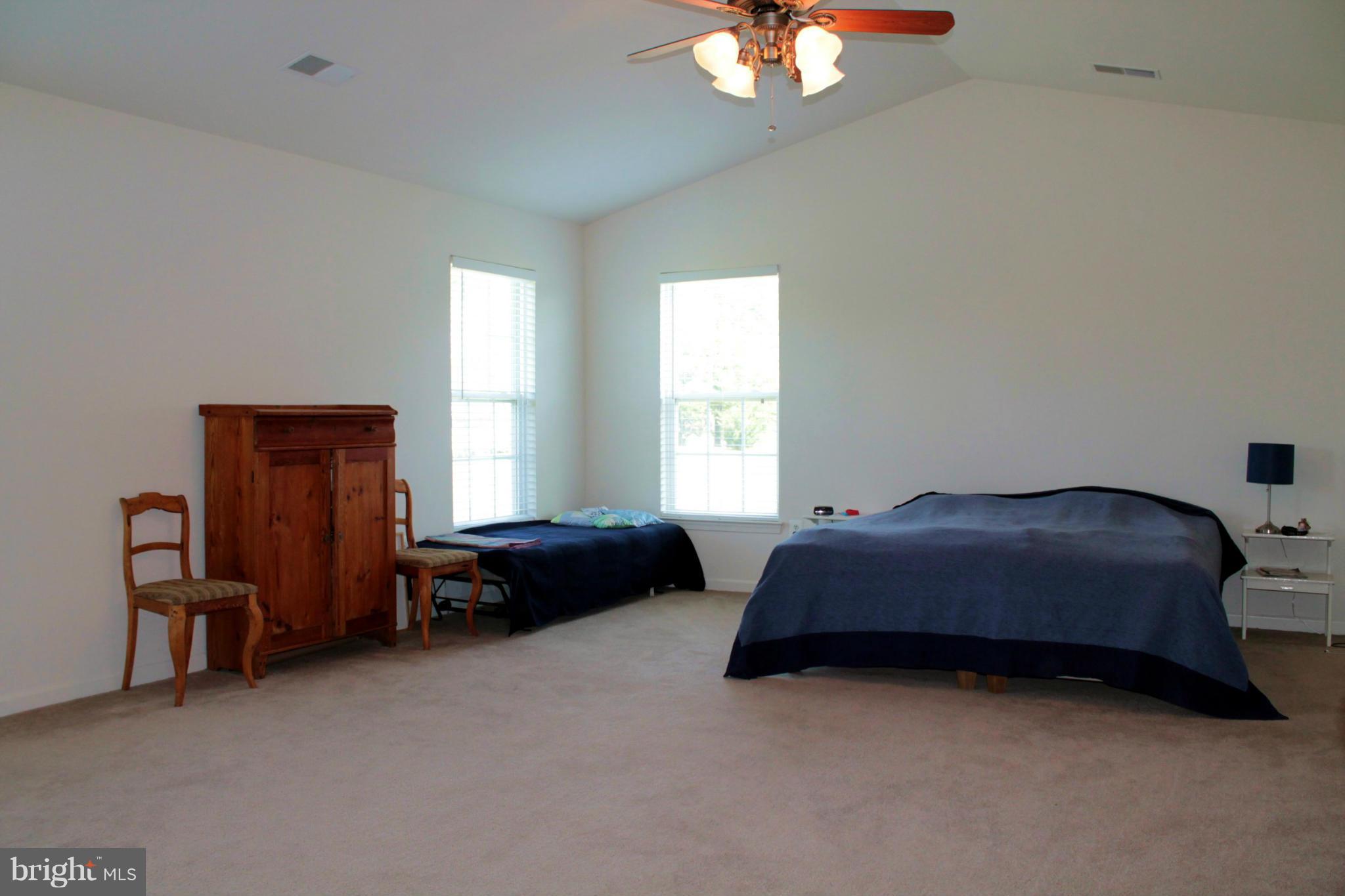 PARADISE MANOR - Residential Lease