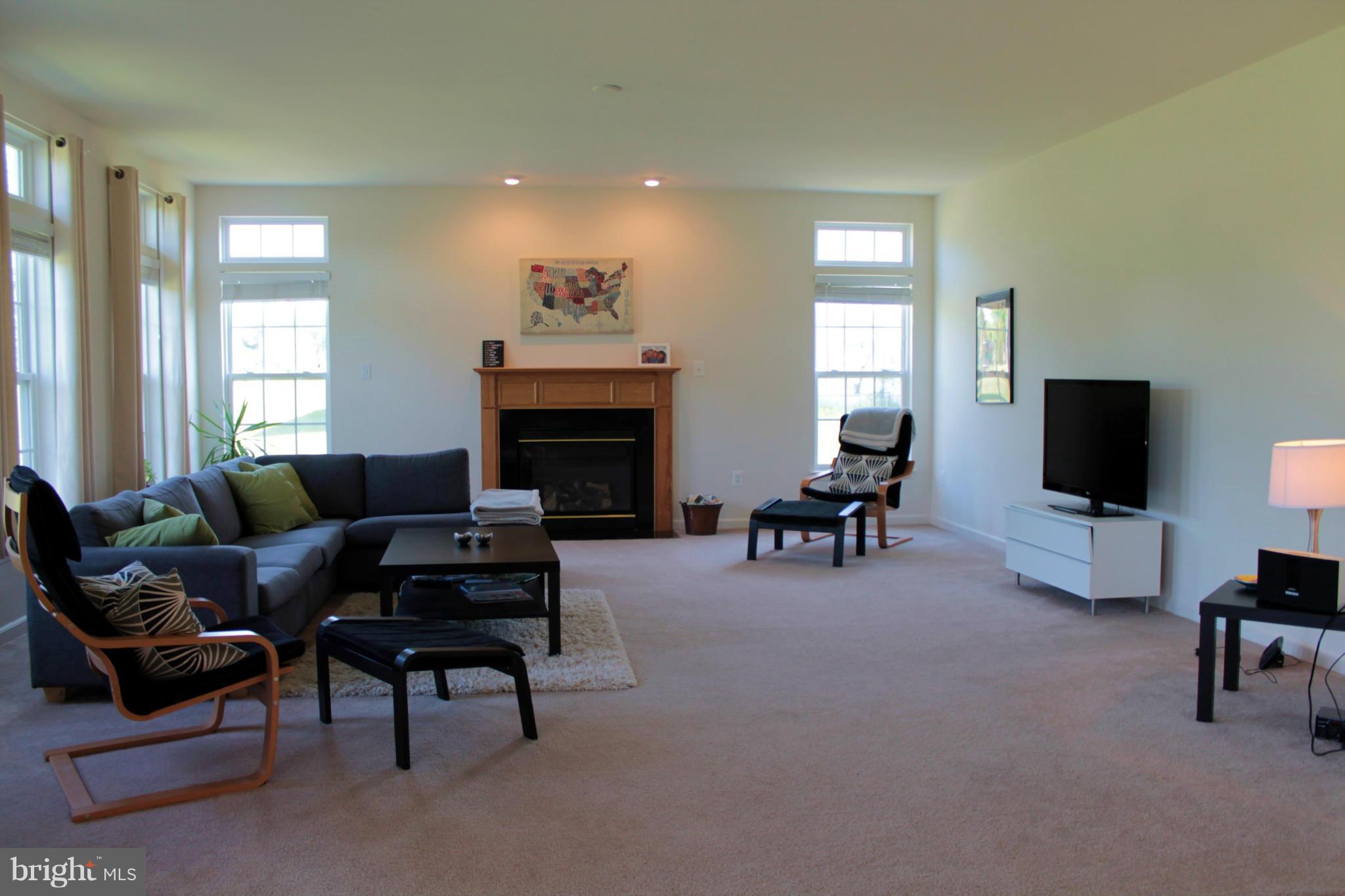 PARADISE MANOR - Residential Lease