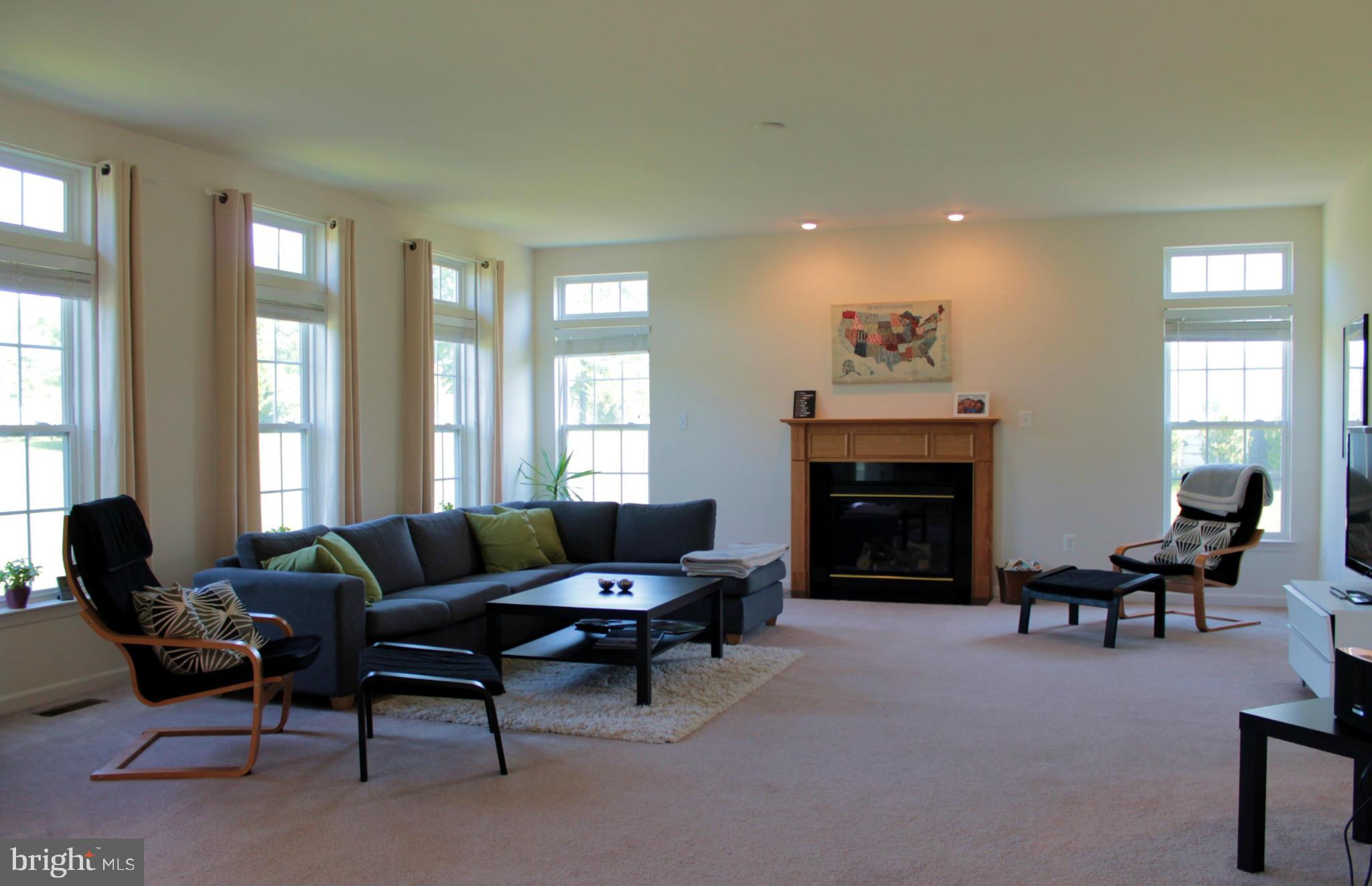 PARADISE MANOR - Residential Lease