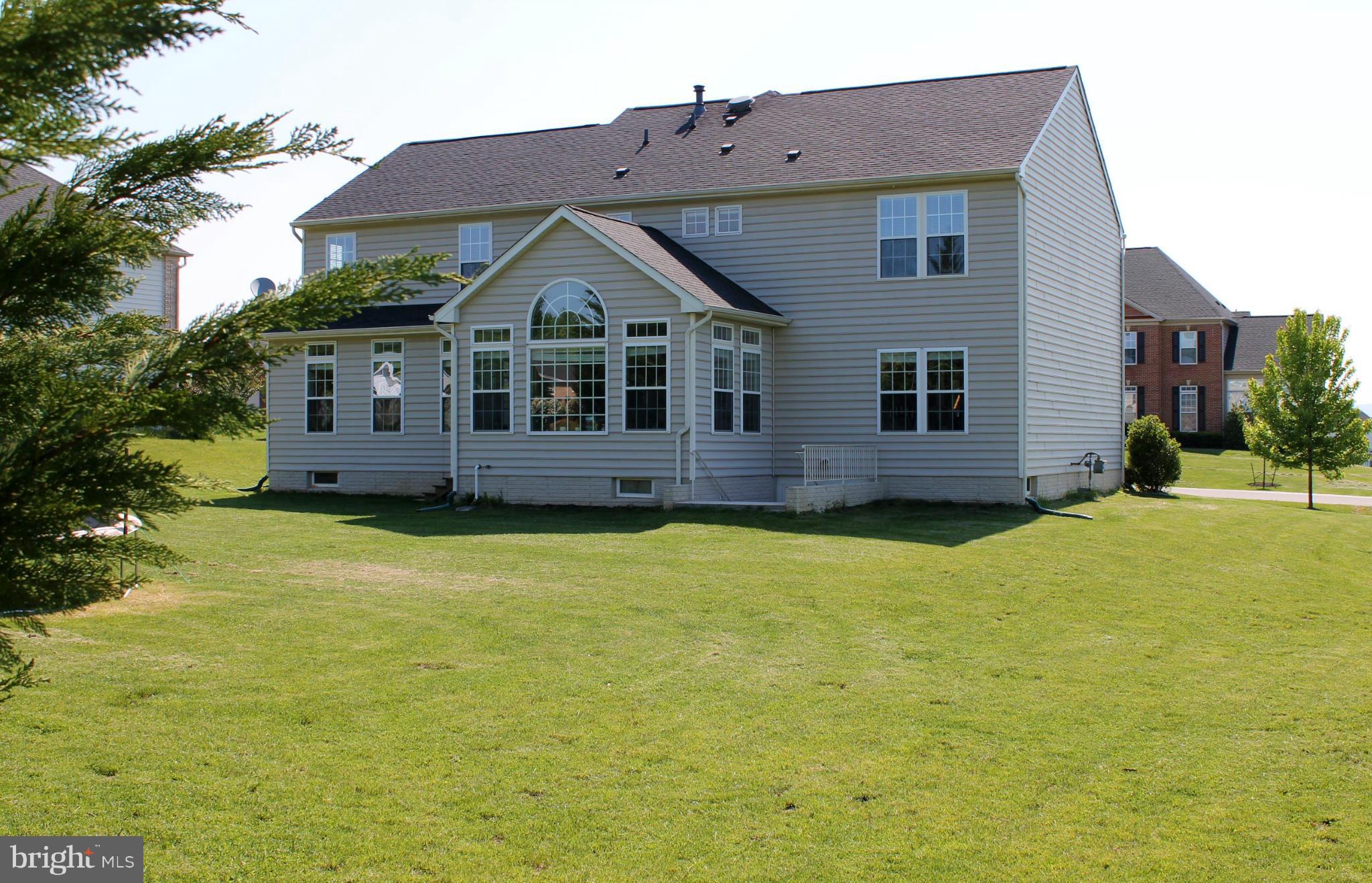 PARADISE MANOR - Residential Lease