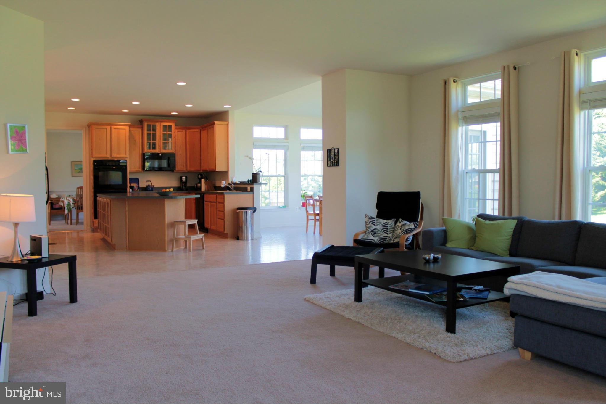 PARADISE MANOR - Residential Lease