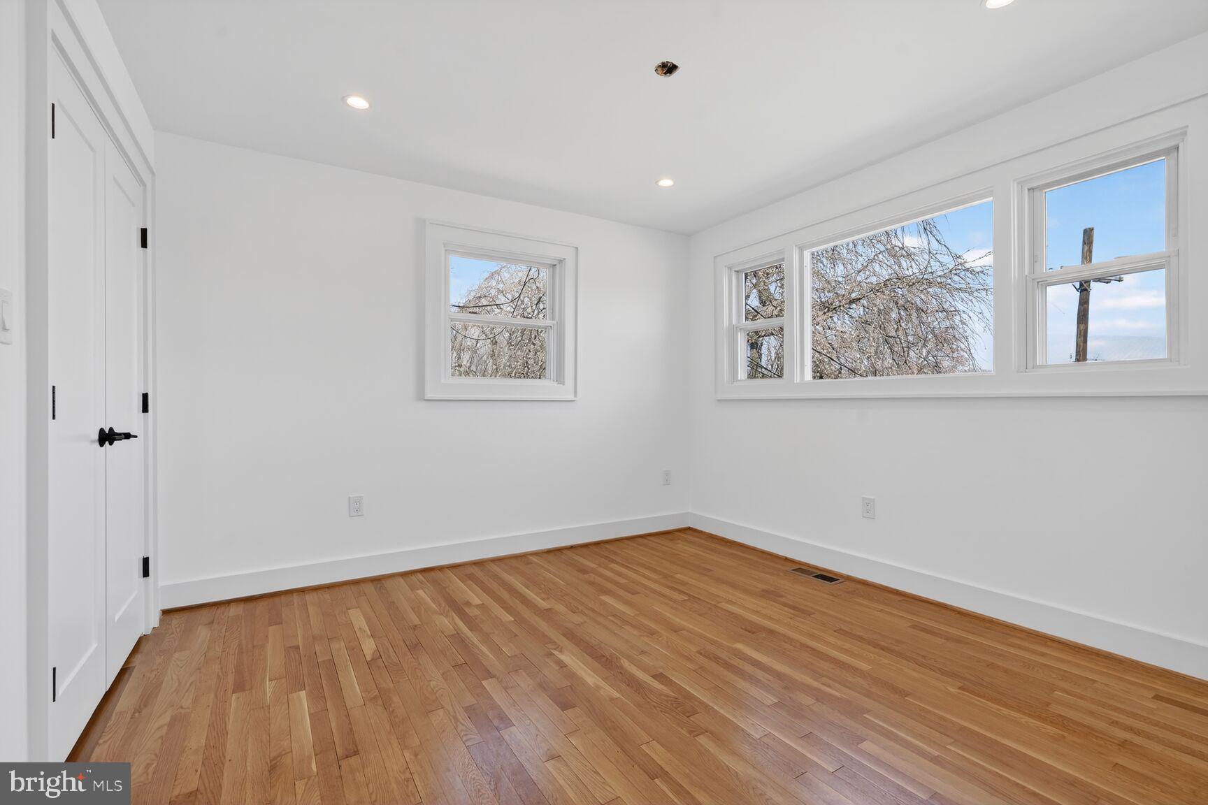 HILLANDALE FOREST - Residential