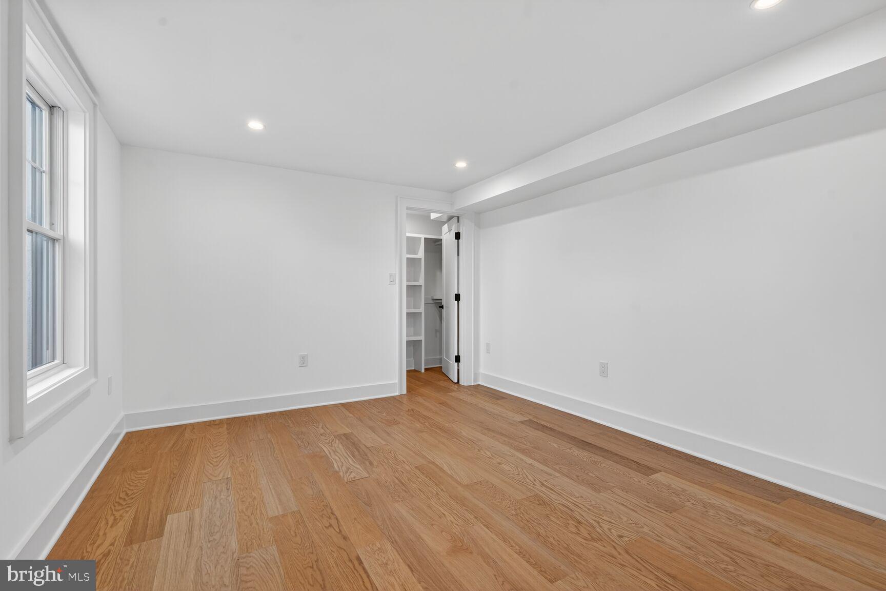 HILLANDALE FOREST - Residential