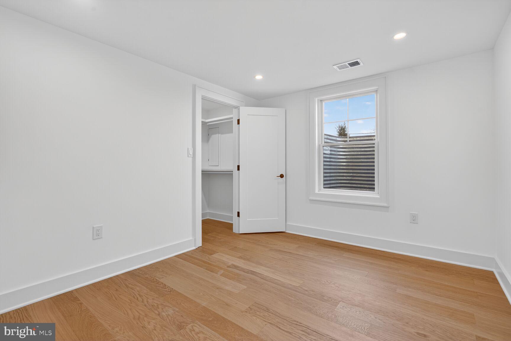 HILLANDALE FOREST - Residential