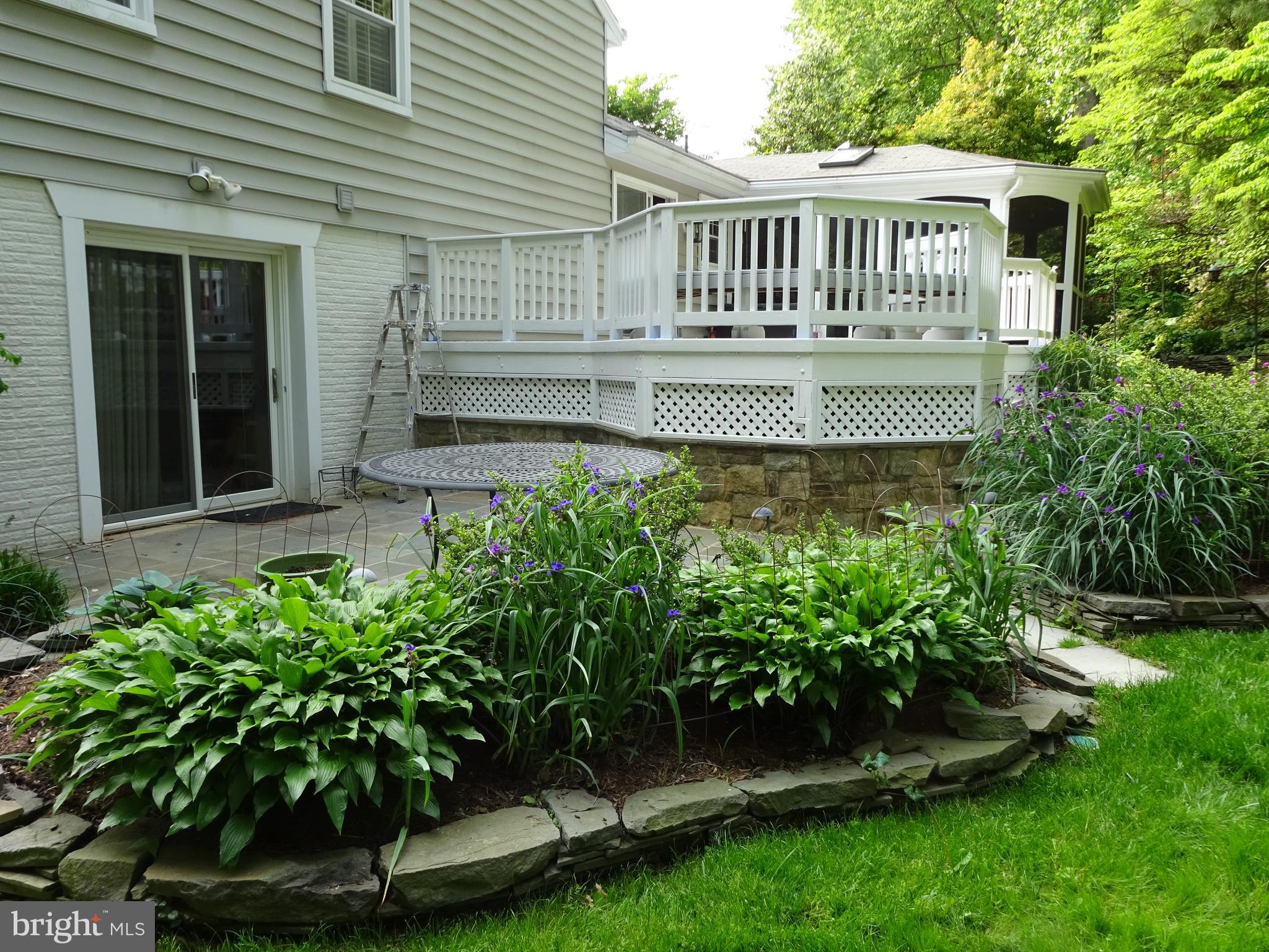 SIGNAL HILL - Residential