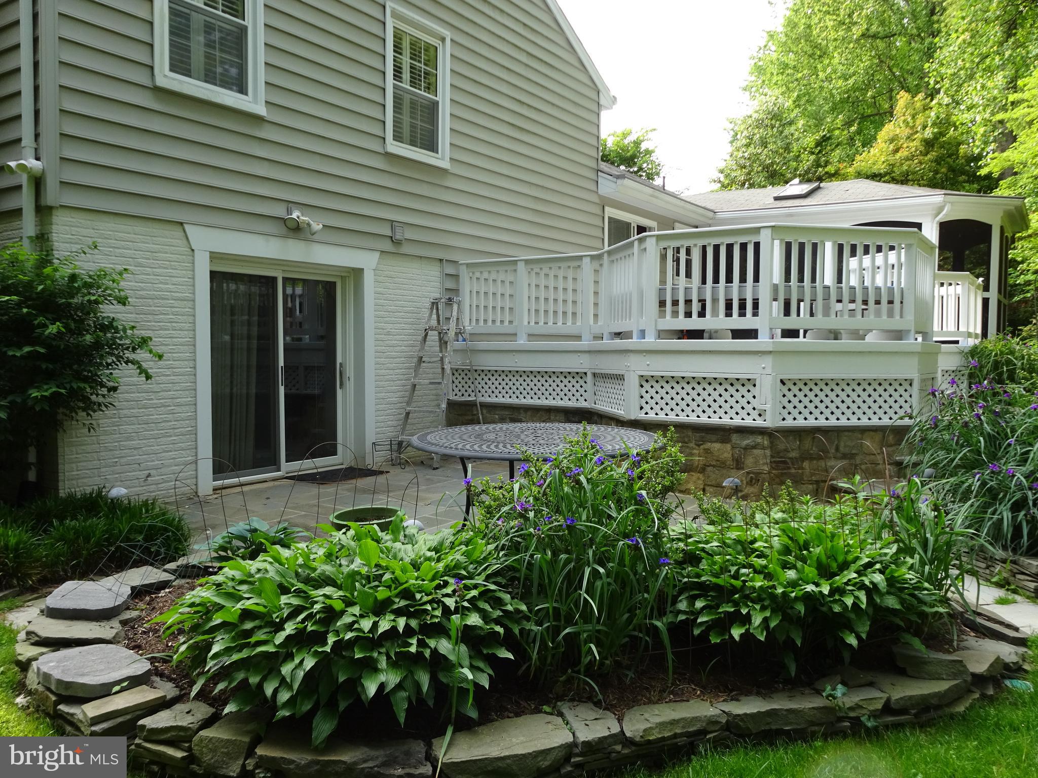 SIGNAL HILL - Residential