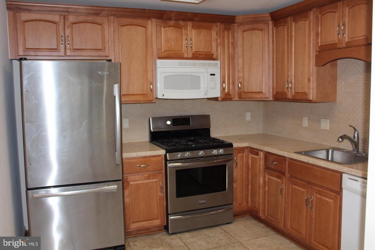 GUNSTON CORNER - Residential Lease