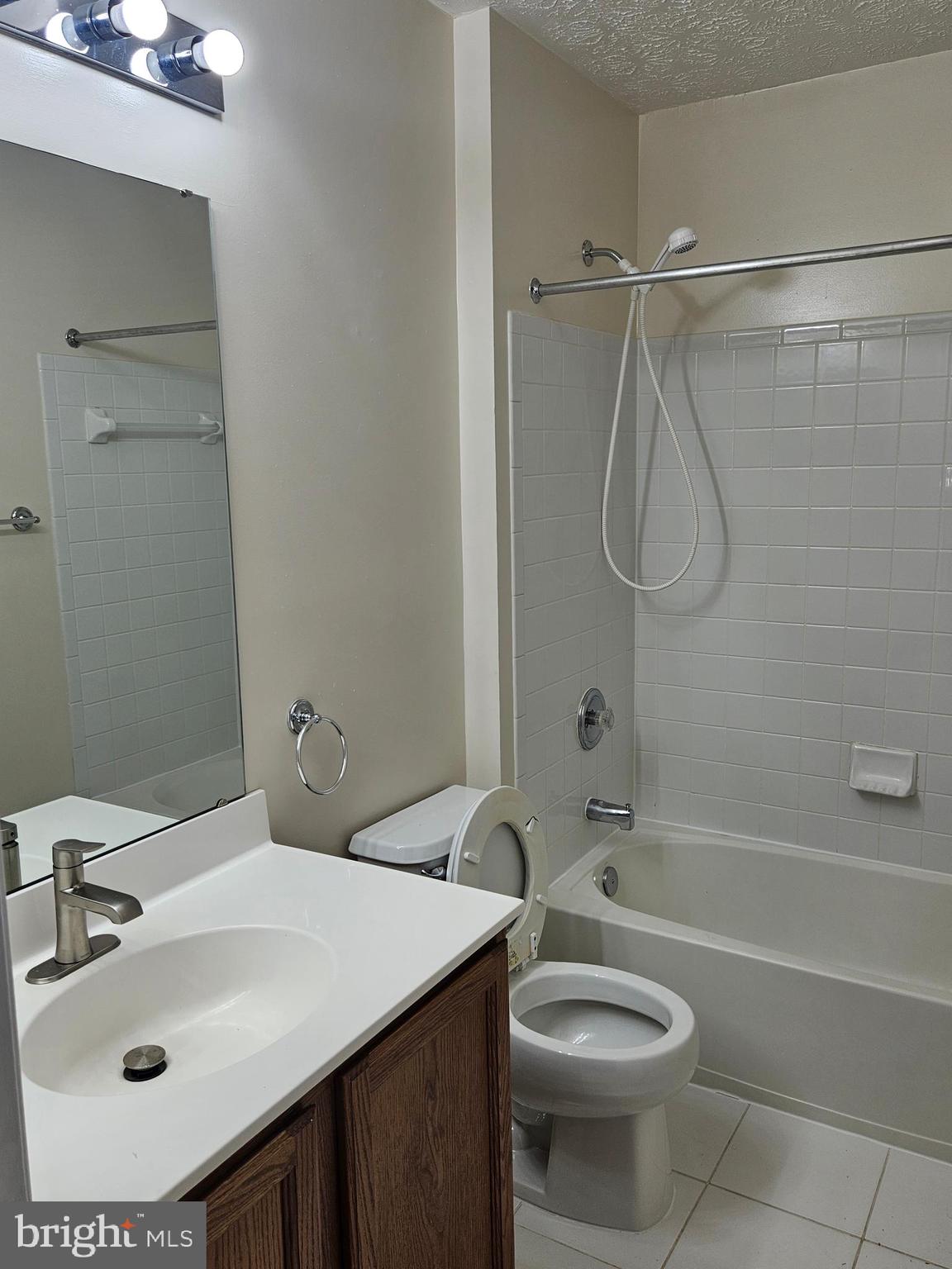 SEVEN OAKS - Residential Lease