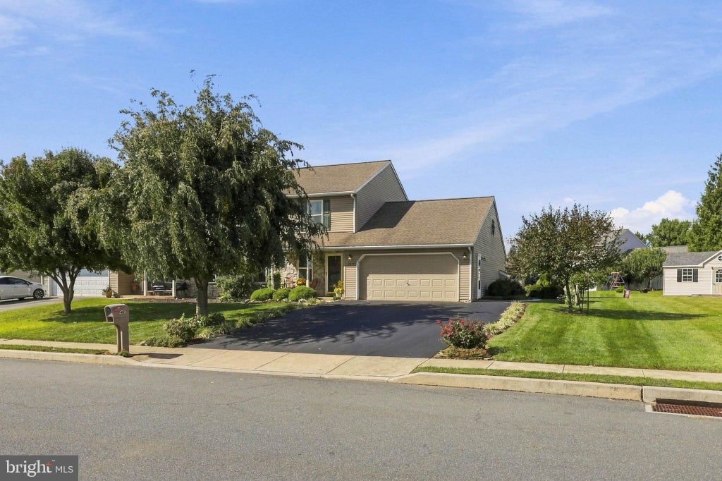 Photo of 487 Daisy Drive, NEW HOLLAND, PA 17557 (MLS # PALA2096916)
