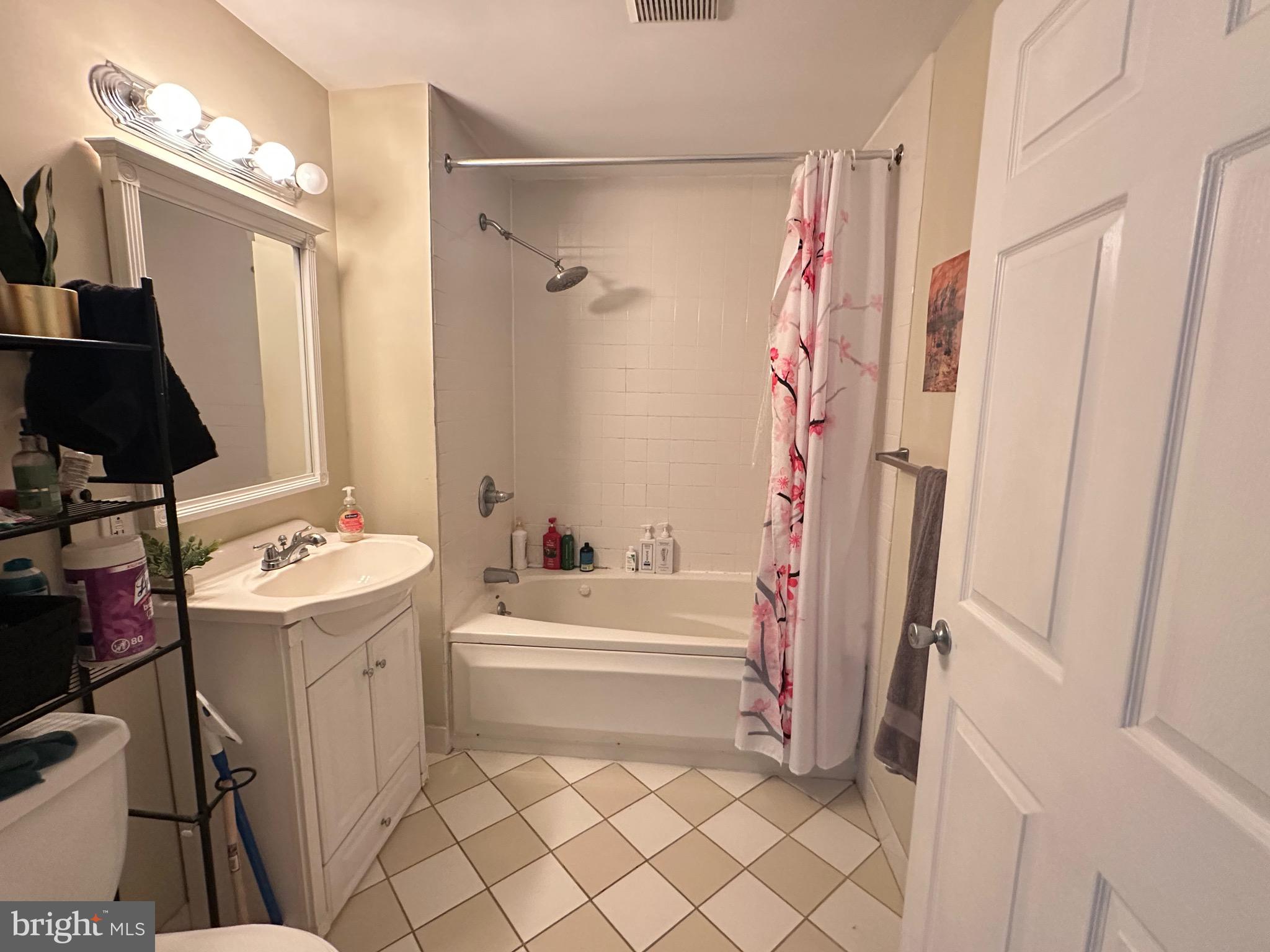 CHINATOWN - Residential