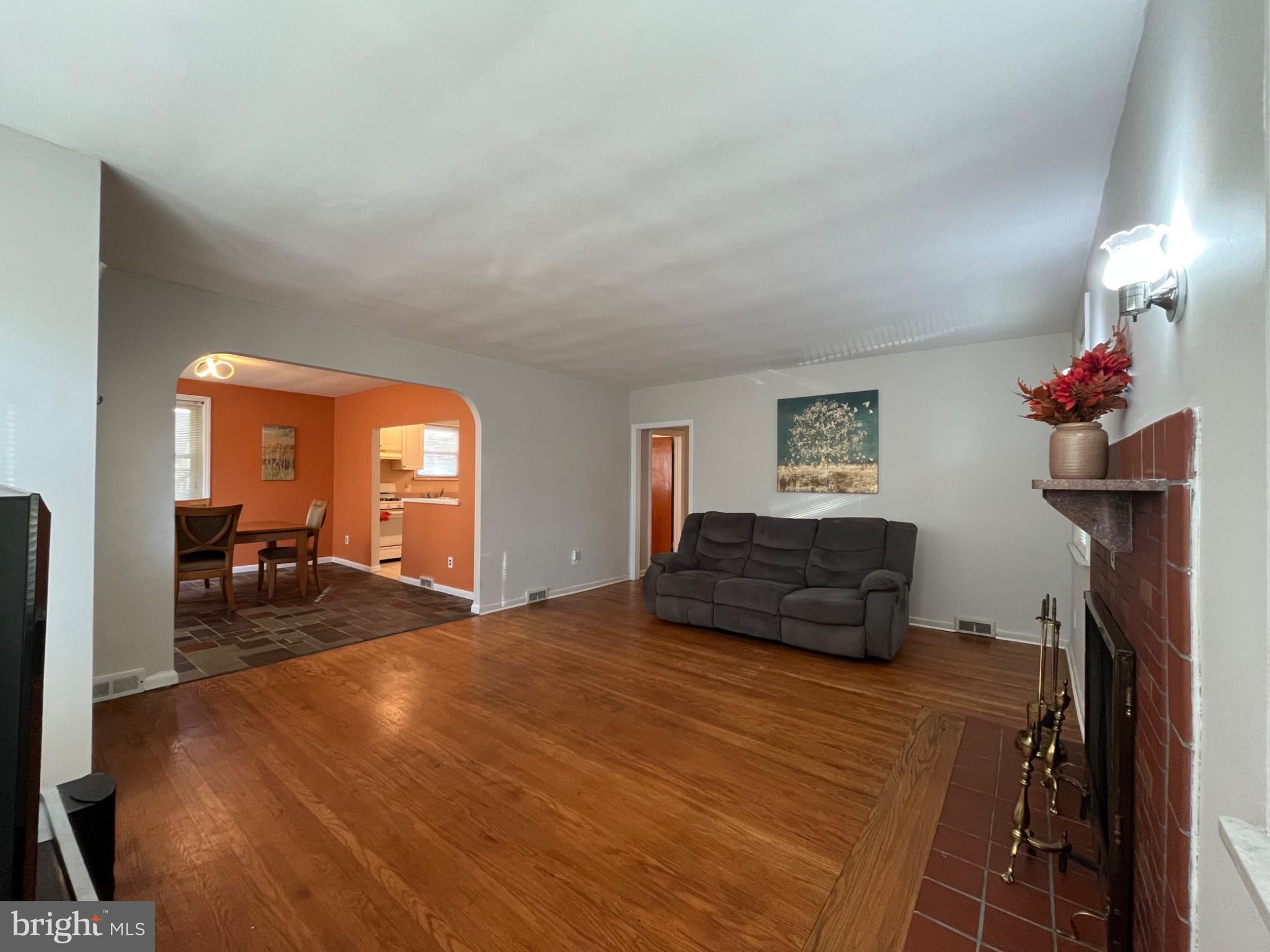 318 PROVIDENCE ROAD W