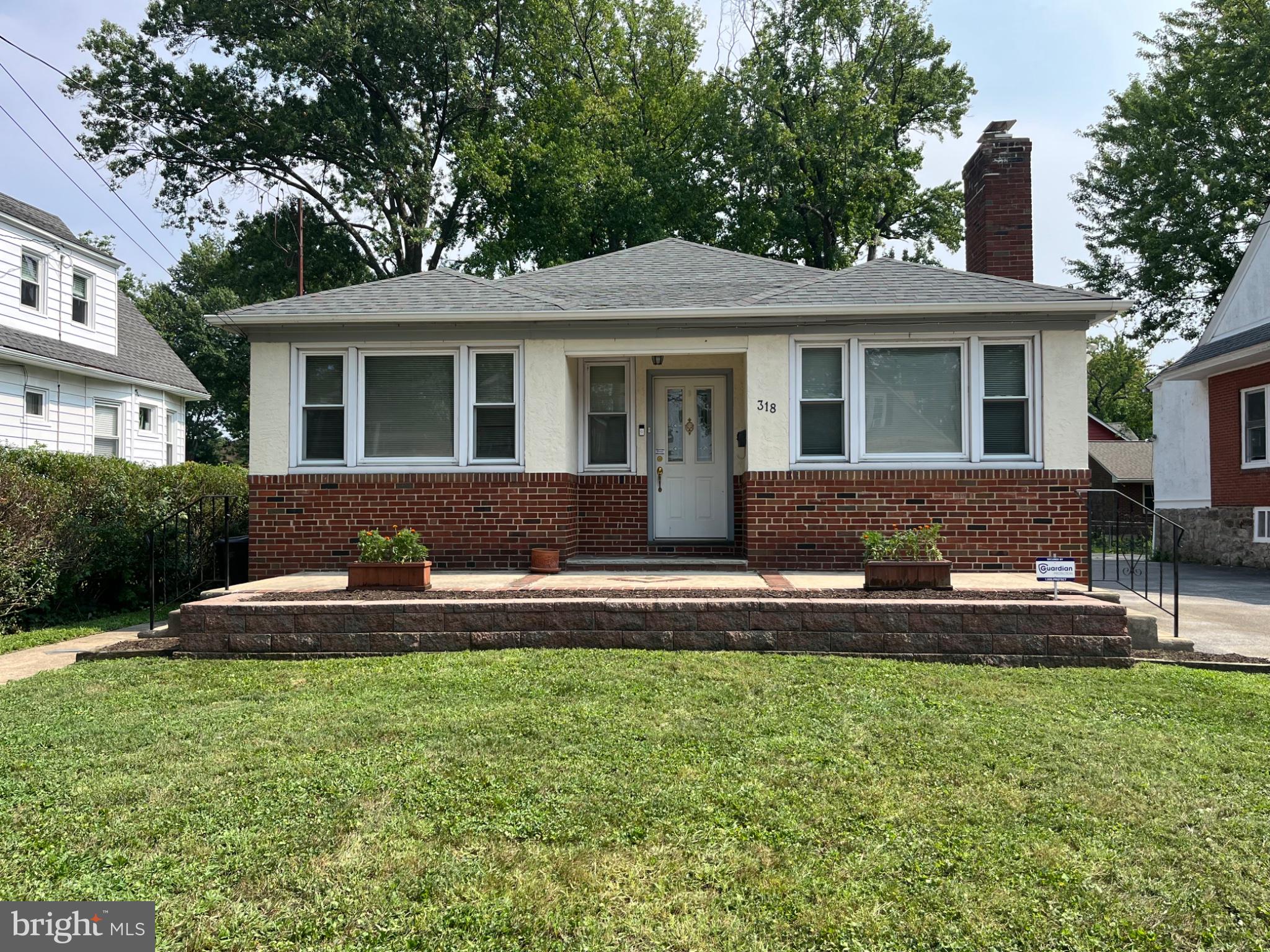 318 PROVIDENCE ROAD W