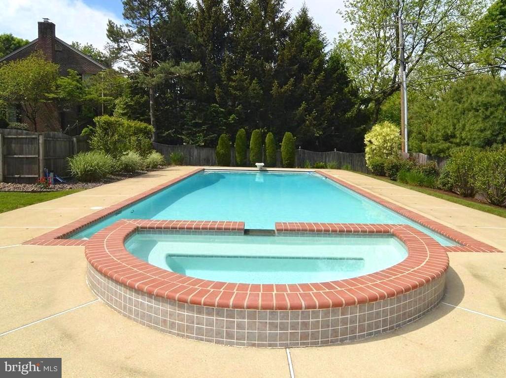 BIRDLAND - Residential