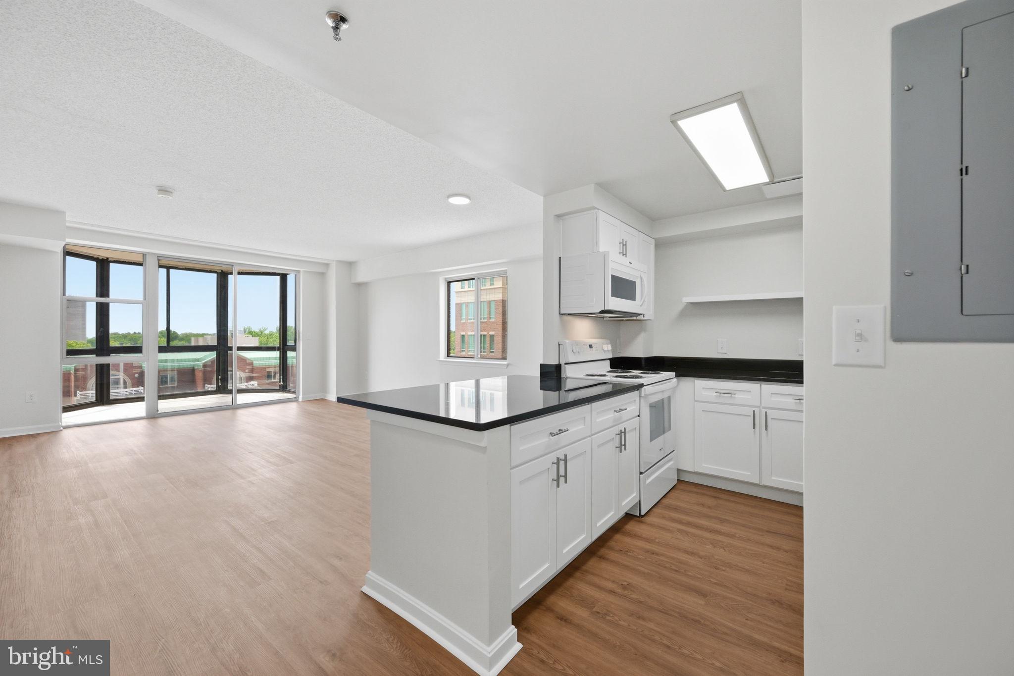 24 COURTHOUSE SQUARE 603