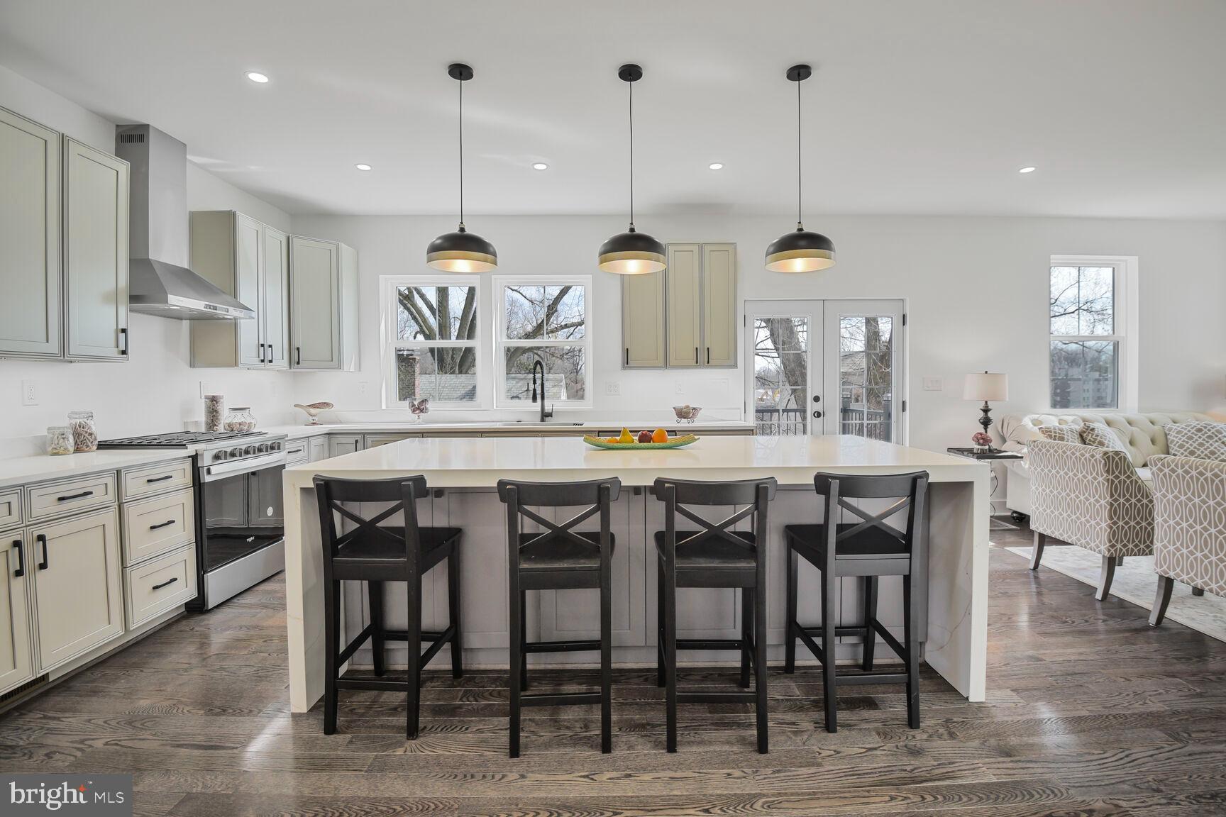 1612 NOYES DRIVE
