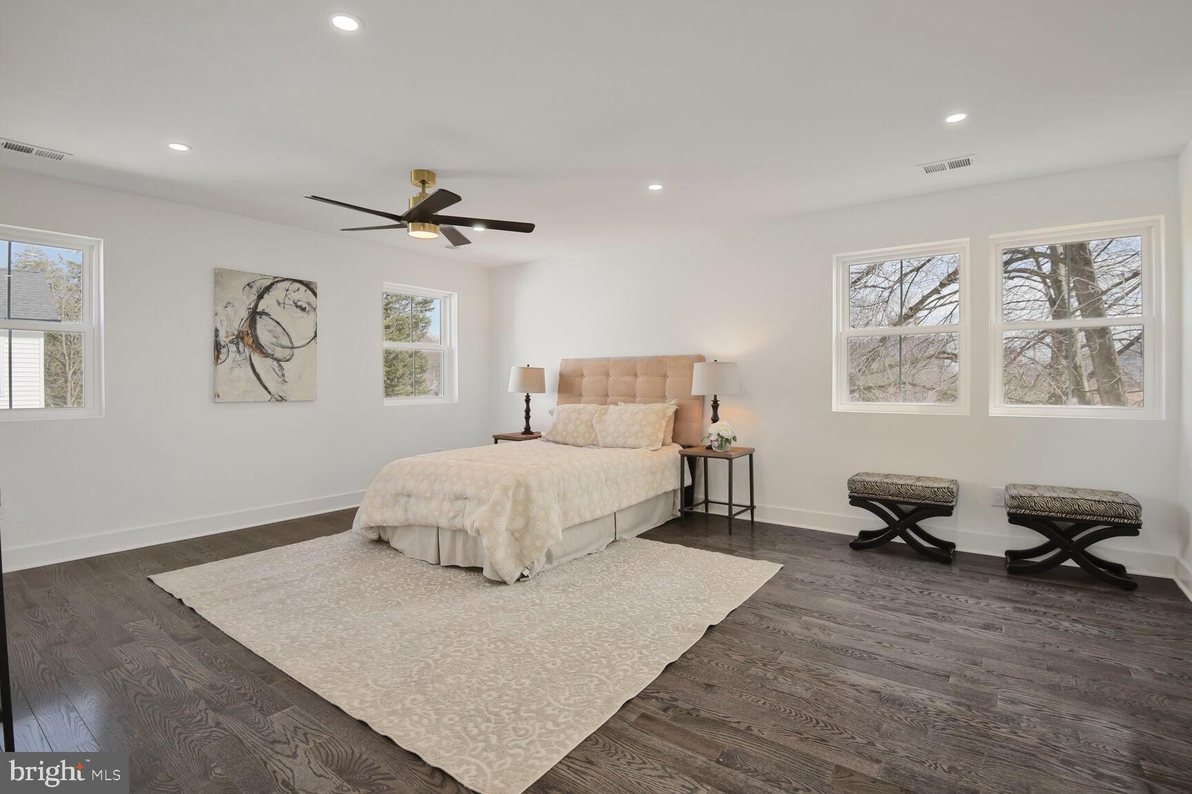 WOODSIDE - Residential