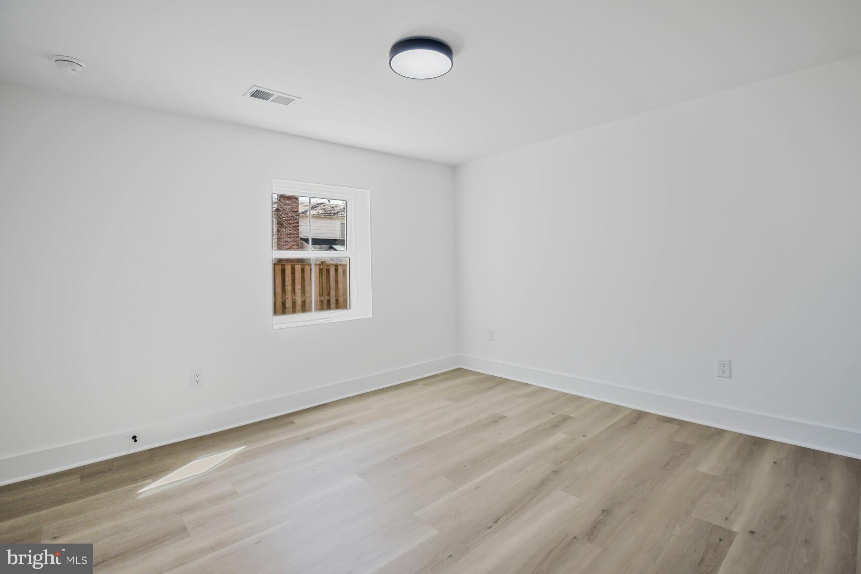 WOODSIDE - Residential