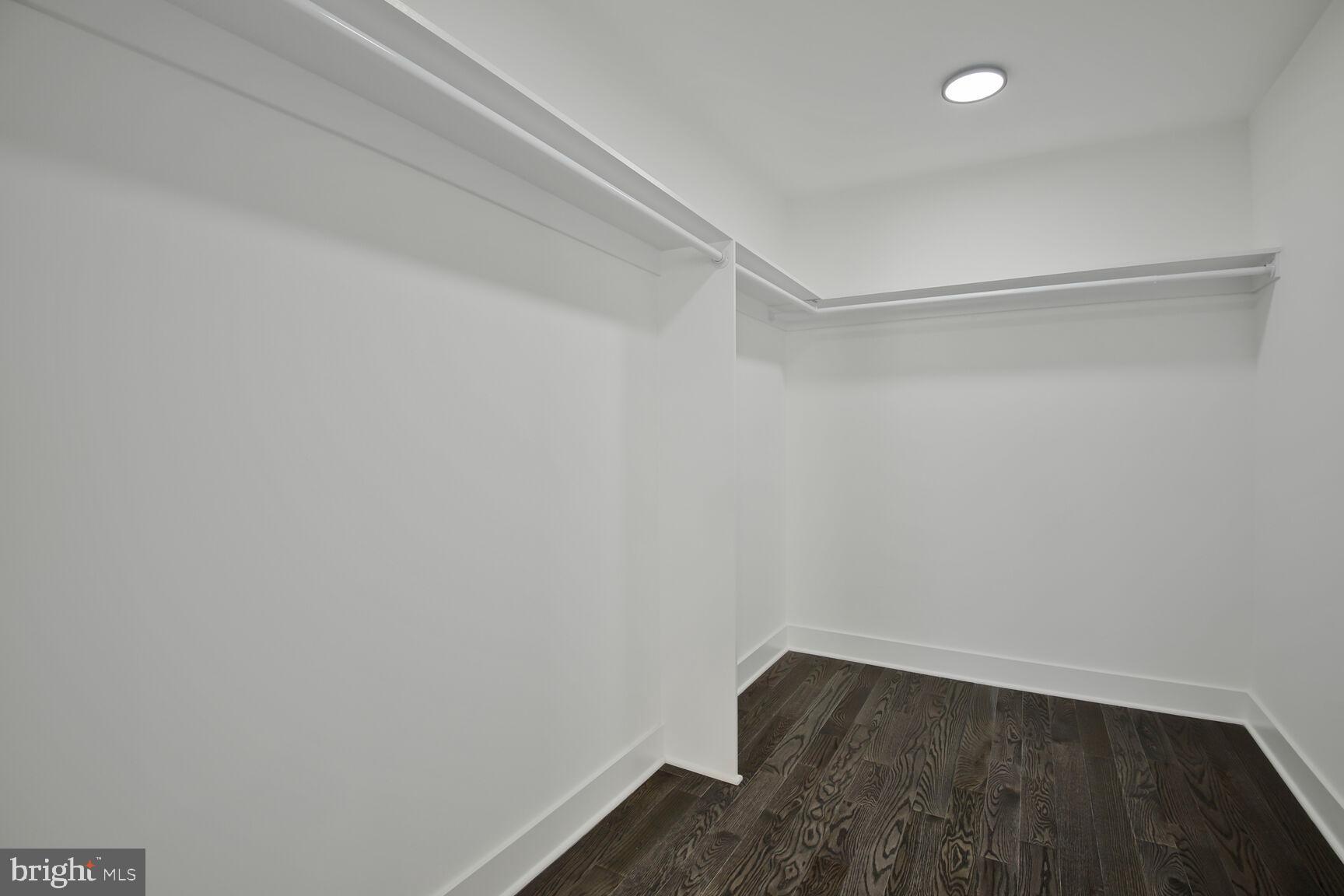 WOODSIDE - Residential