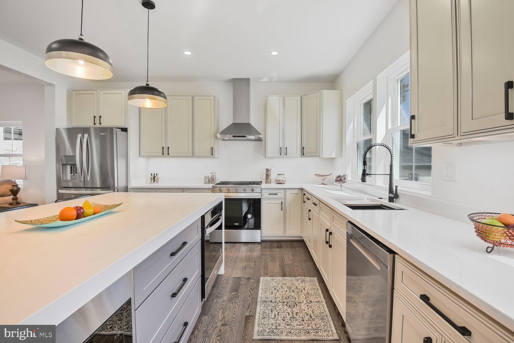 WOODSIDE - Residential