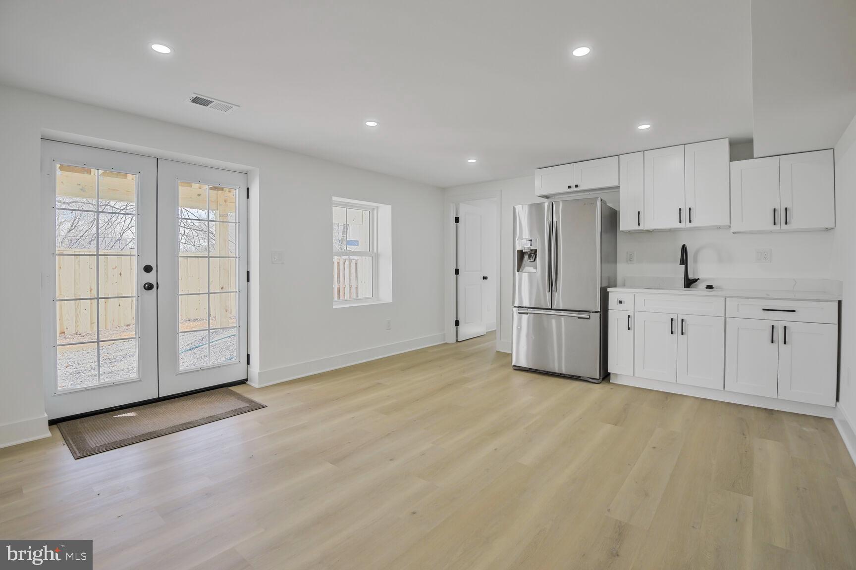 WOODSIDE - Residential