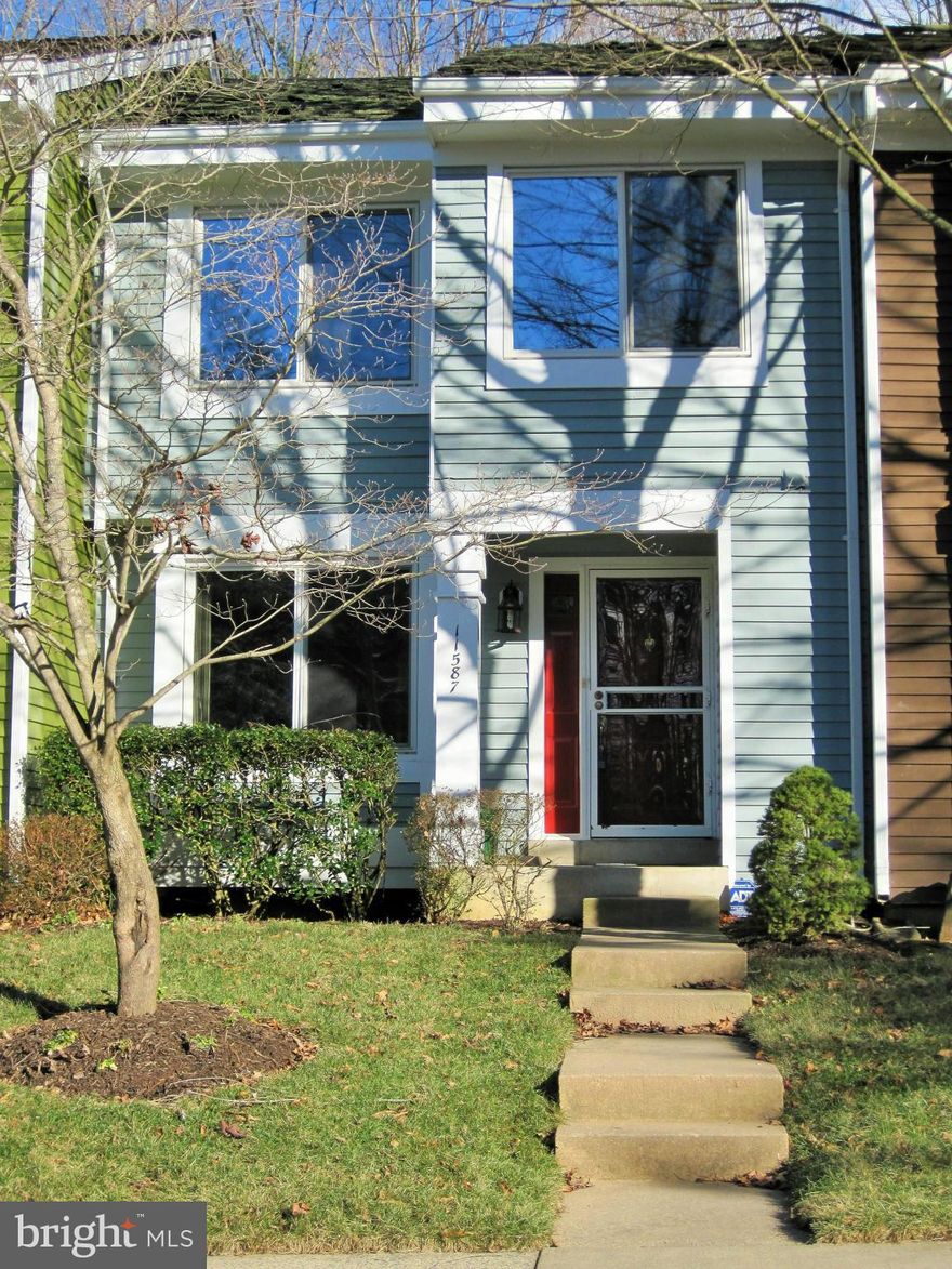 Former model home, 3 level, 3 bedroom, 2 full/2 half bath townhome in Lake Ridge w/walk-out basement. Backs to woods. Deck. Freshly painted; new carpet. 2 wood-burning fireplaces. Vaulted ceiling in Master Bedroom. Built-in book shelves/cabinets on all 3 levels. Upper level bathrooms have been updated + step down tub in Master bathroom. Refinished hardwood floors on main level. No cats, please.