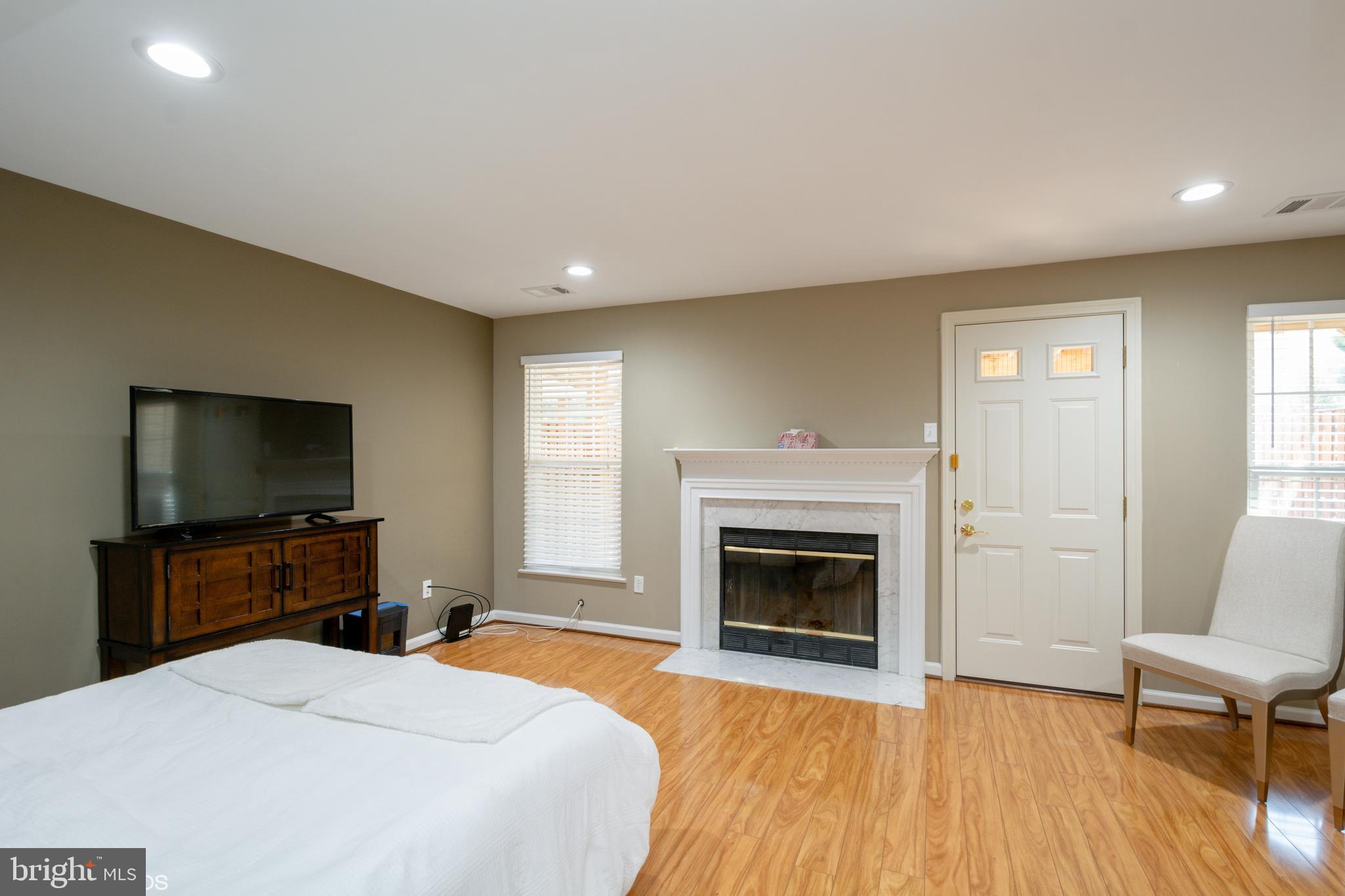 MADRILLON SPRINGS - Residential