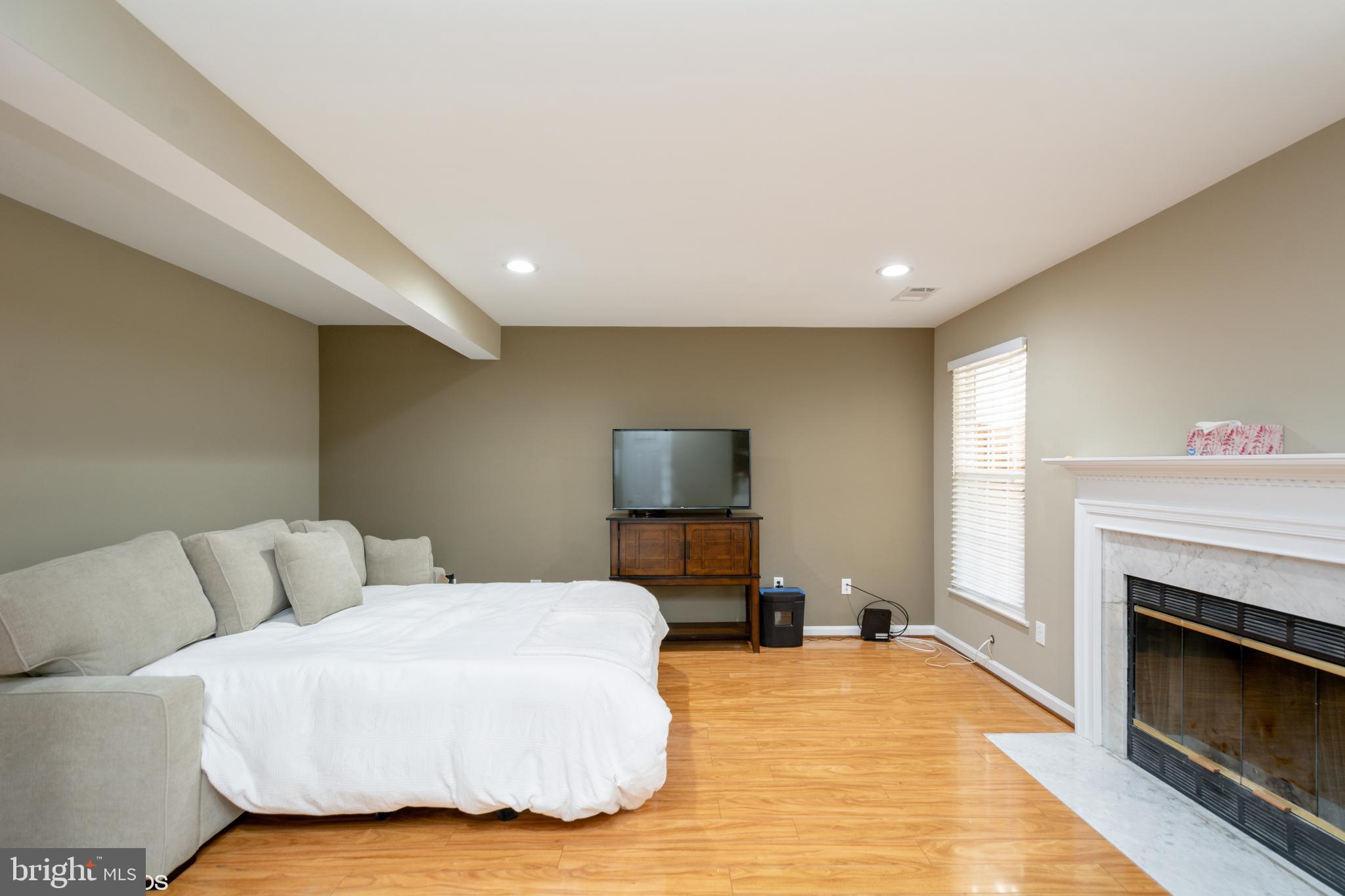 MADRILLON SPRINGS - Residential