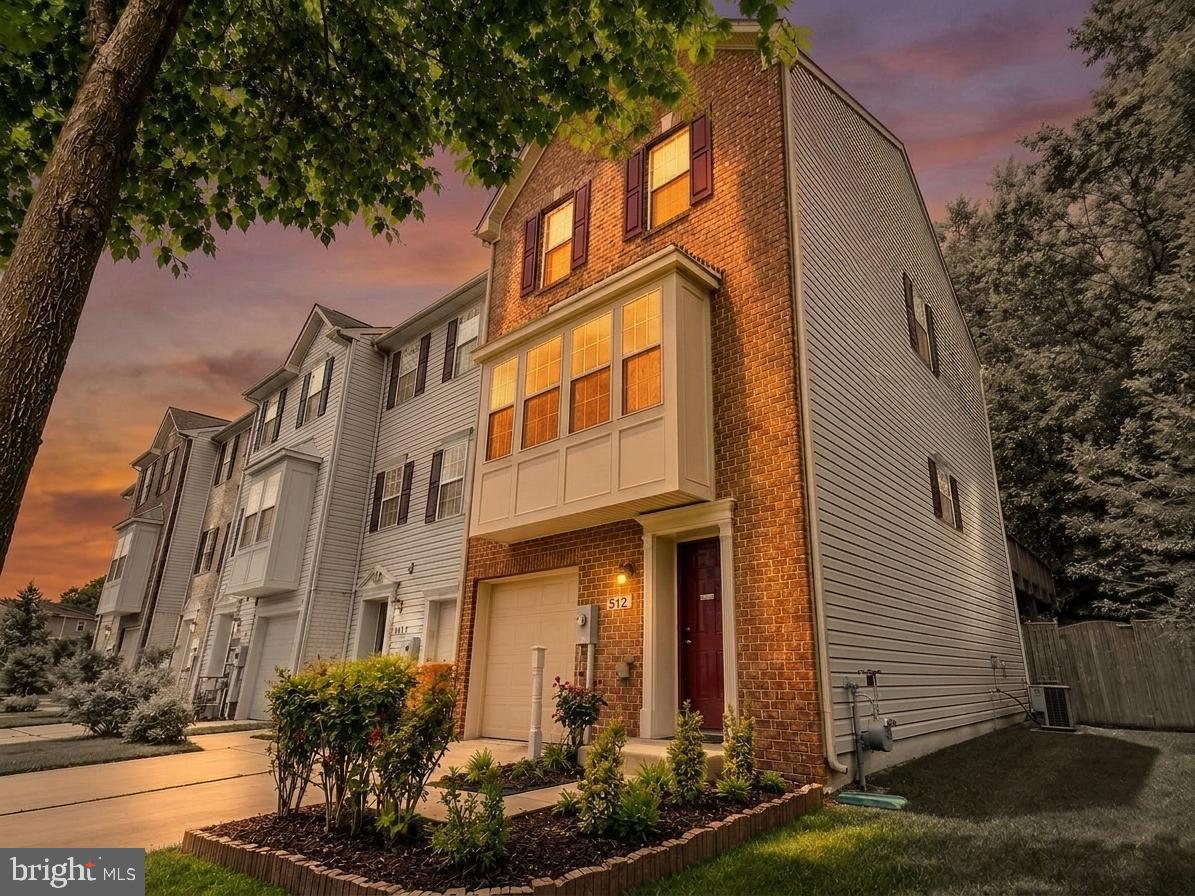 912 HOPKINS CORNER