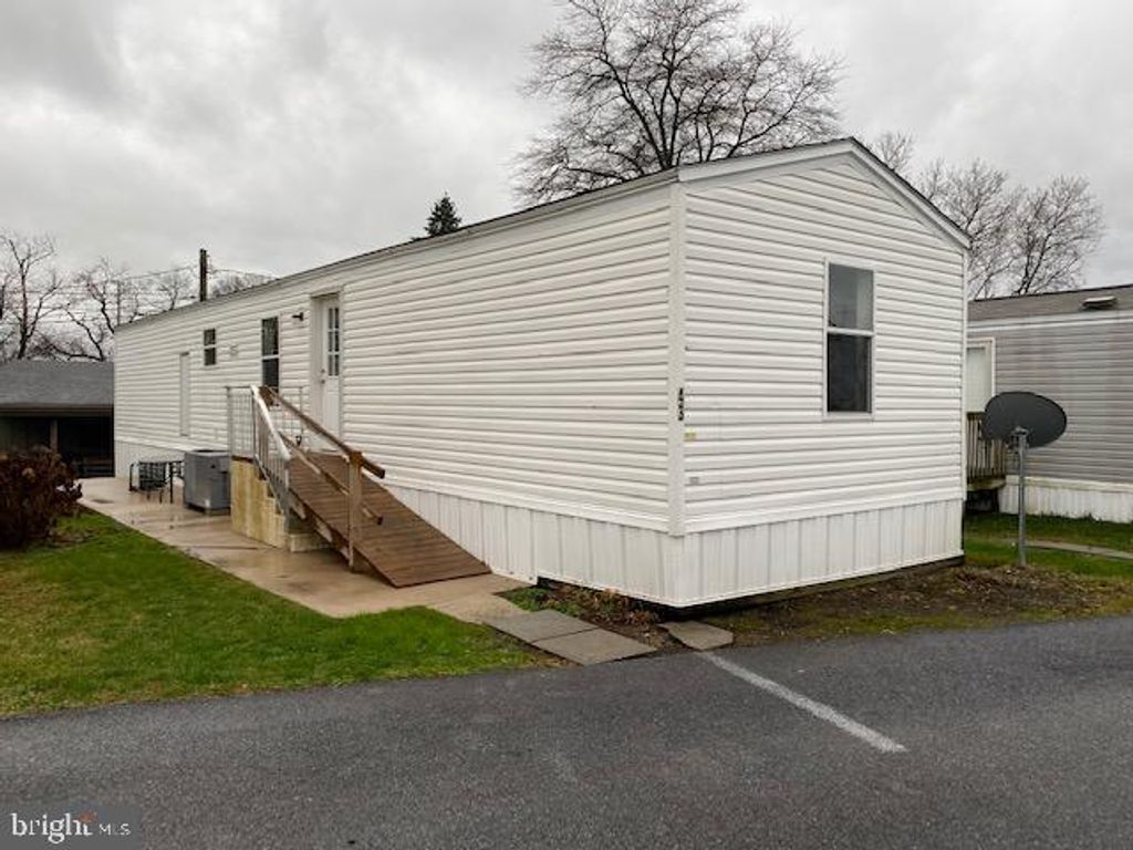 Photo of 43 HILLTOP AVE, AKRON, PA 17501 (MLS # PALA2032608)