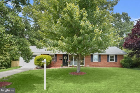 Photo of 7422 Axton Street, SPRINGFIELD, VA 22151 (MLS # VAFX2314270)