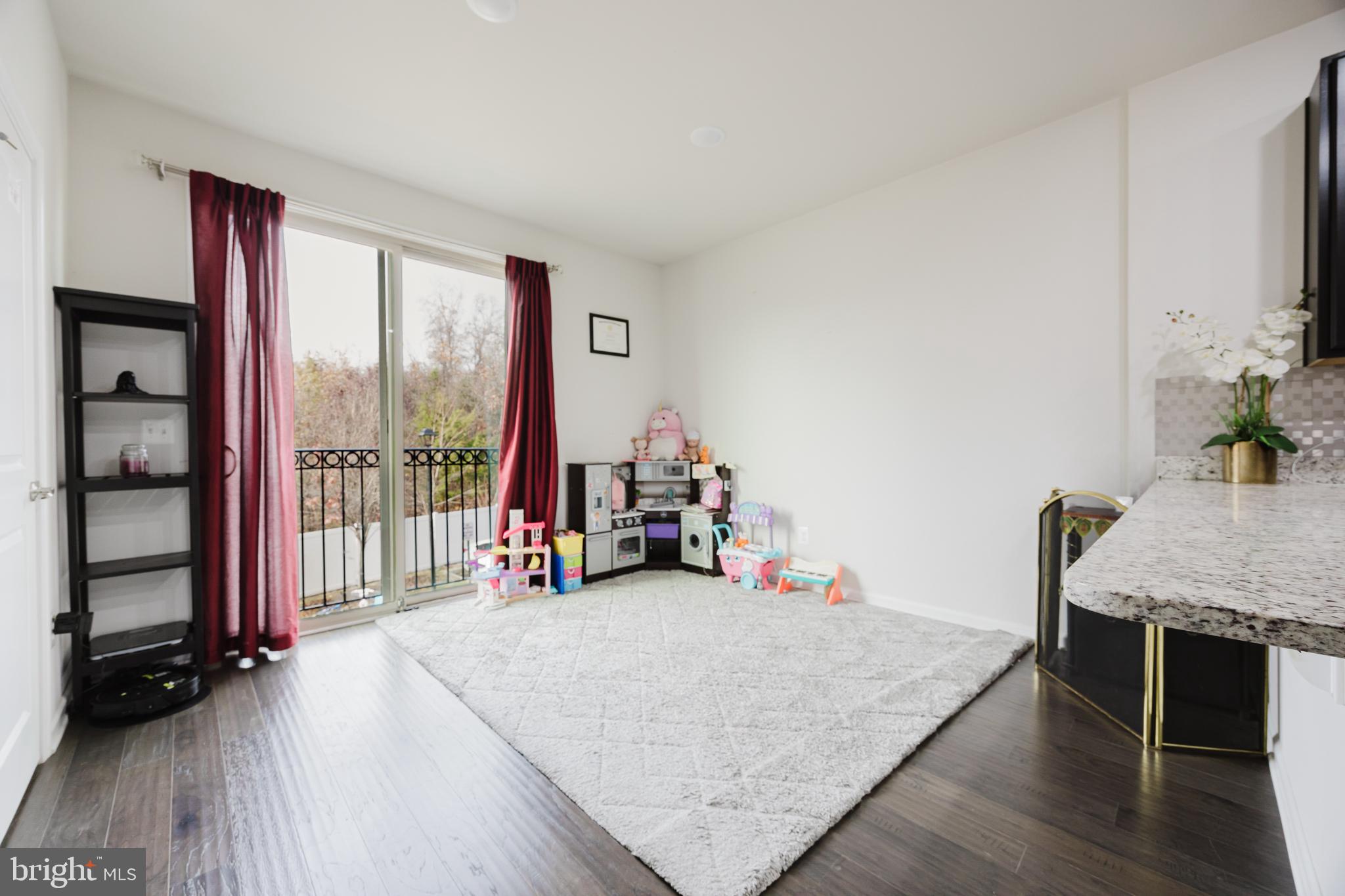 TRAILSIDE - Residential