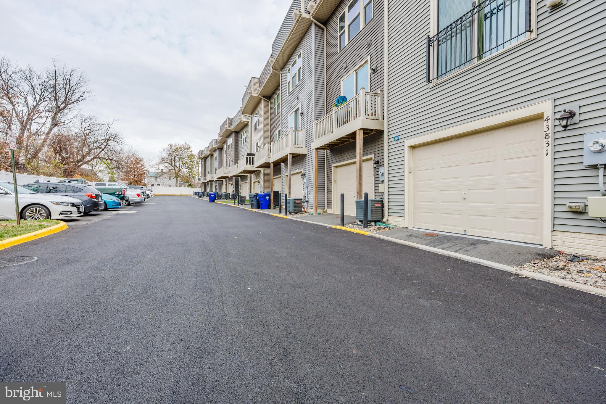 TRAILSIDE - Residential