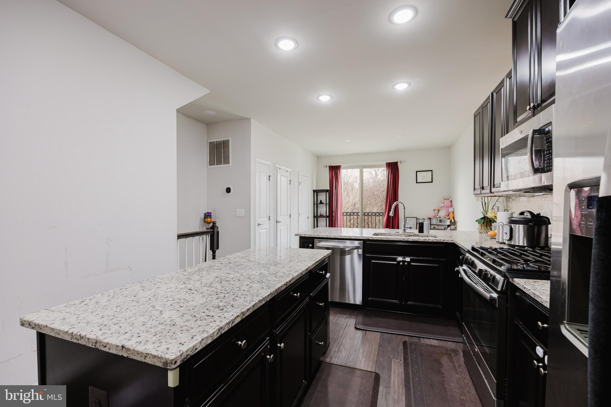 TRAILSIDE - Residential