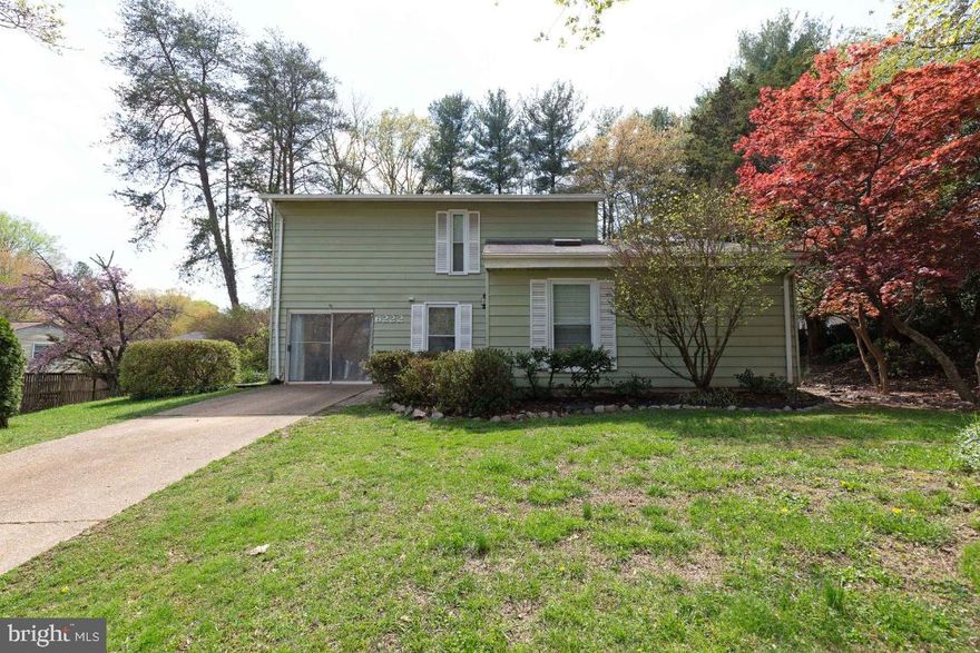 GREAT HOME IN PERFECT LOCATION! Move right in!  3 bedroom contemporary home on 0.35 acres - AMAZING BACKYARD! Enjoy all the benefits of Burke without the HOA dues!  Perfectly situated on a quiet cul-de-sac featuring an expansive, level backyard with wooded views. Feels very private - large deck, great for entertaining! Stunning half-vaulted ceilings in living room and cozy family room with half bath on main level.  On the upper level are 3 bedrooms and 1.5 bathrooms. The primary bedroom is very spacious and has an ensuite bathroom with updated features. Second deck off other bedroom. Wow! Did we mention the great location? Short drive to VRE. Easily walk to shopping and restaurants, a commuter park-and-ride lot and White Oaks Elementary School.  Feeds to Lake Braddock.  Quick drive to Fairfax Co Parkway, 495/395/95. Updates Include: 2021: New carpet in family room, stairs, upstairs hall 2021: Refurbished main deck 2020: Refrigerator 2020: Oven 2017: Dishwasher 2015: Engineered hardwood installed in living room, dining room and kitchen 2014: HVAC and AC 2012: Hot water heater