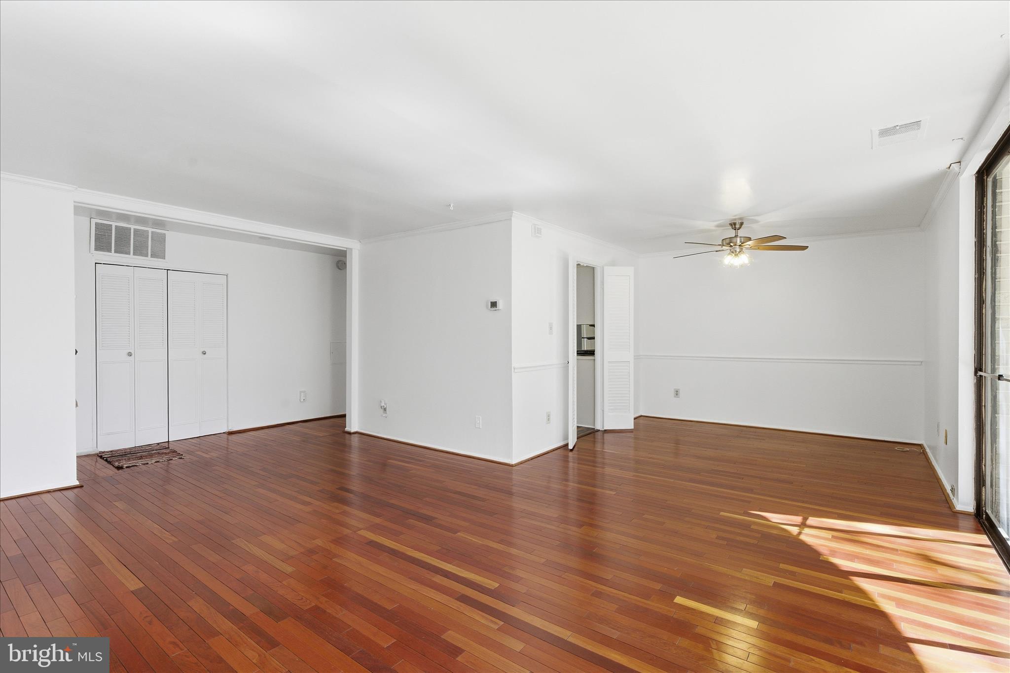 HUNTLEY SQUARE CONDOMINIUMS - Residential