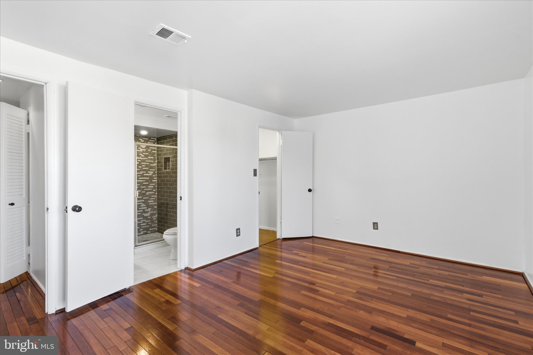 HUNTLEY SQUARE CONDOMINIUMS - Residential