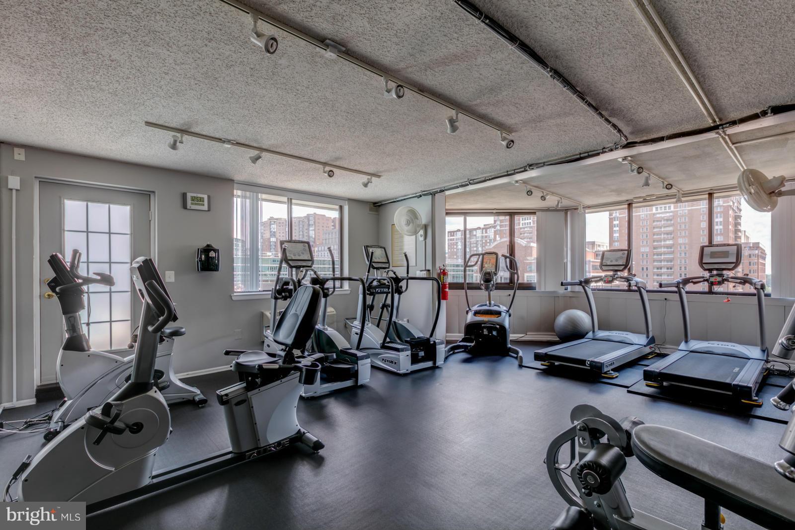 WESTVIEW AT BALLSTON METRO - Residential